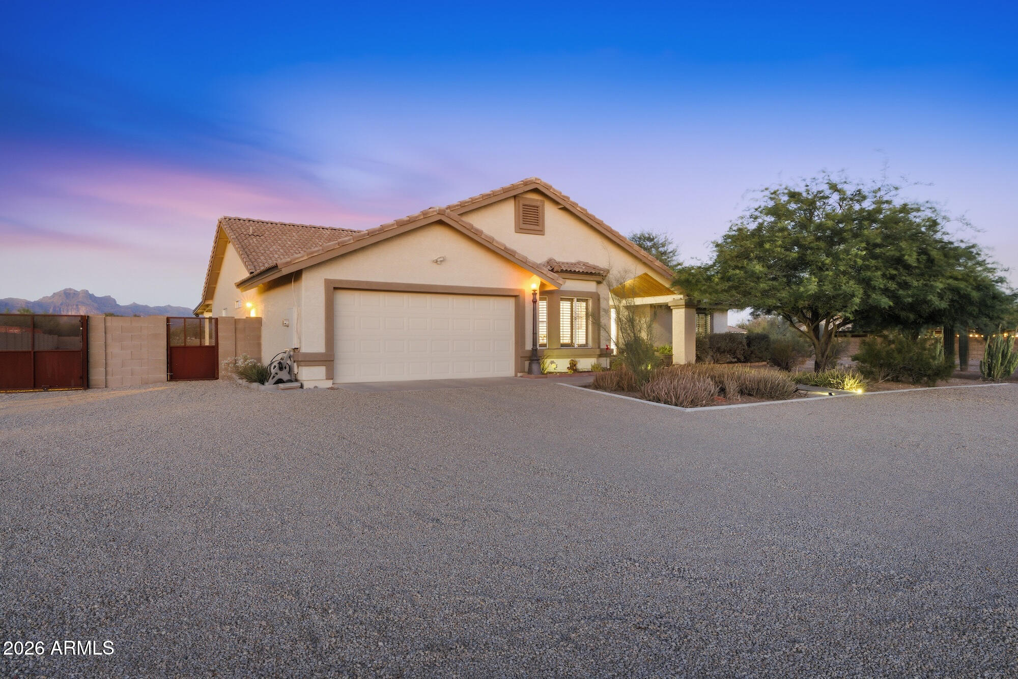 907 N MOUNTAIN Road