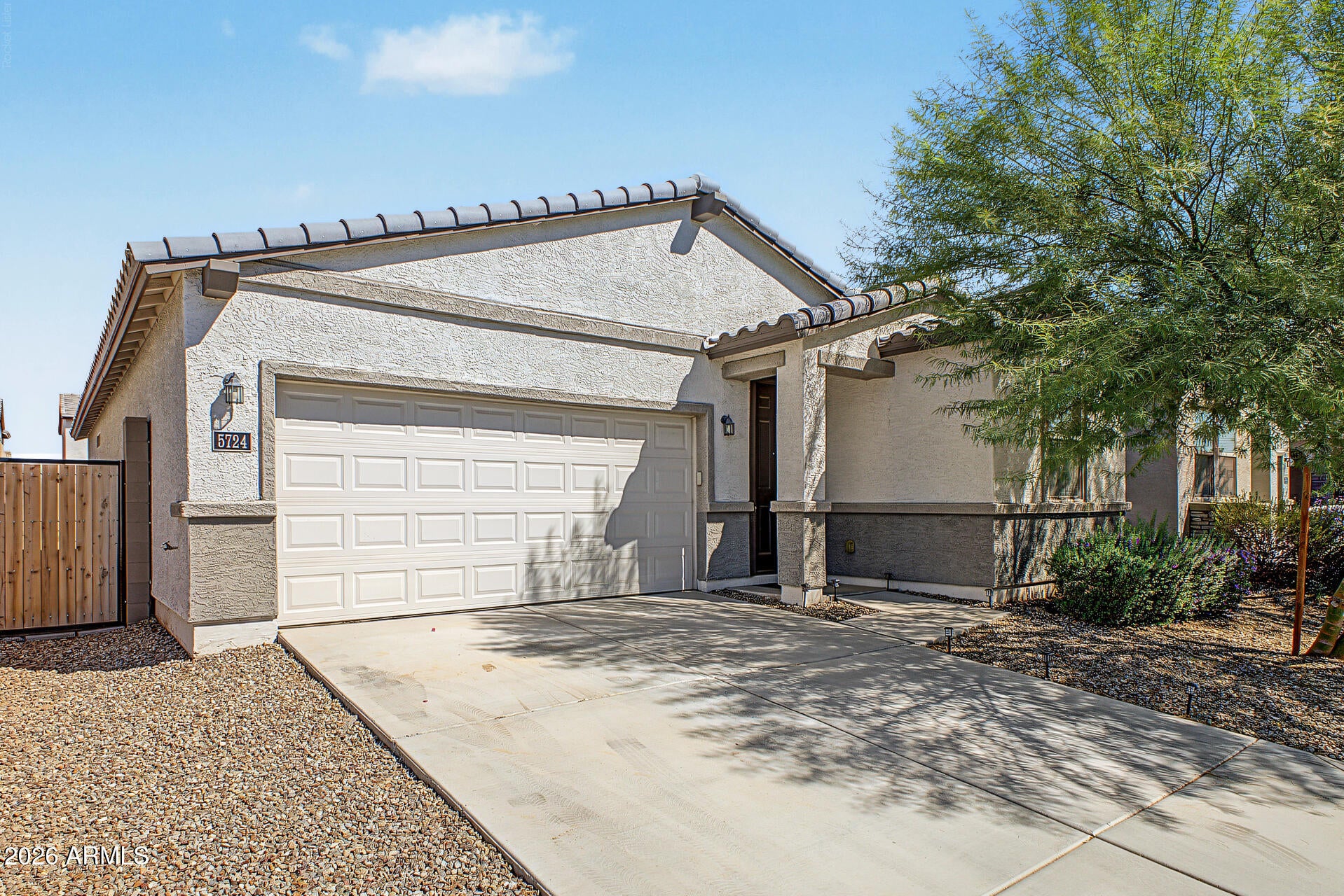 5724 W ENCINAS Lane