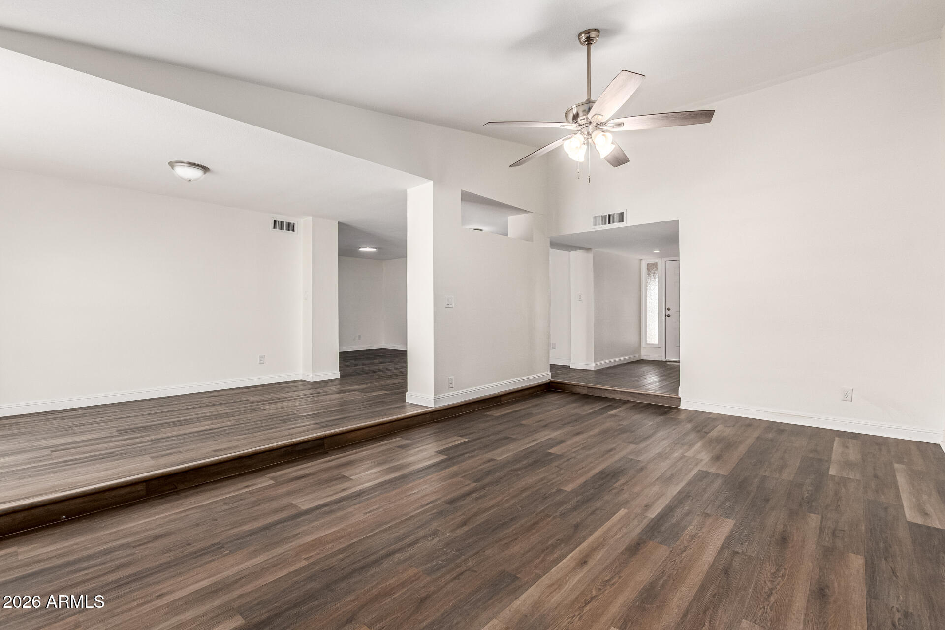 2540 W ROVEEN Avenue