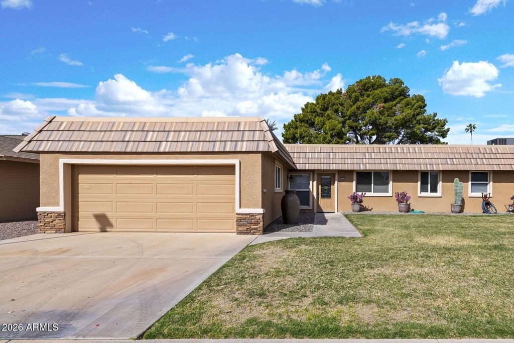 Photo of 10442 W Prairie Hills Circle, Sun City, AZ 85351 (MLS # 6990837)