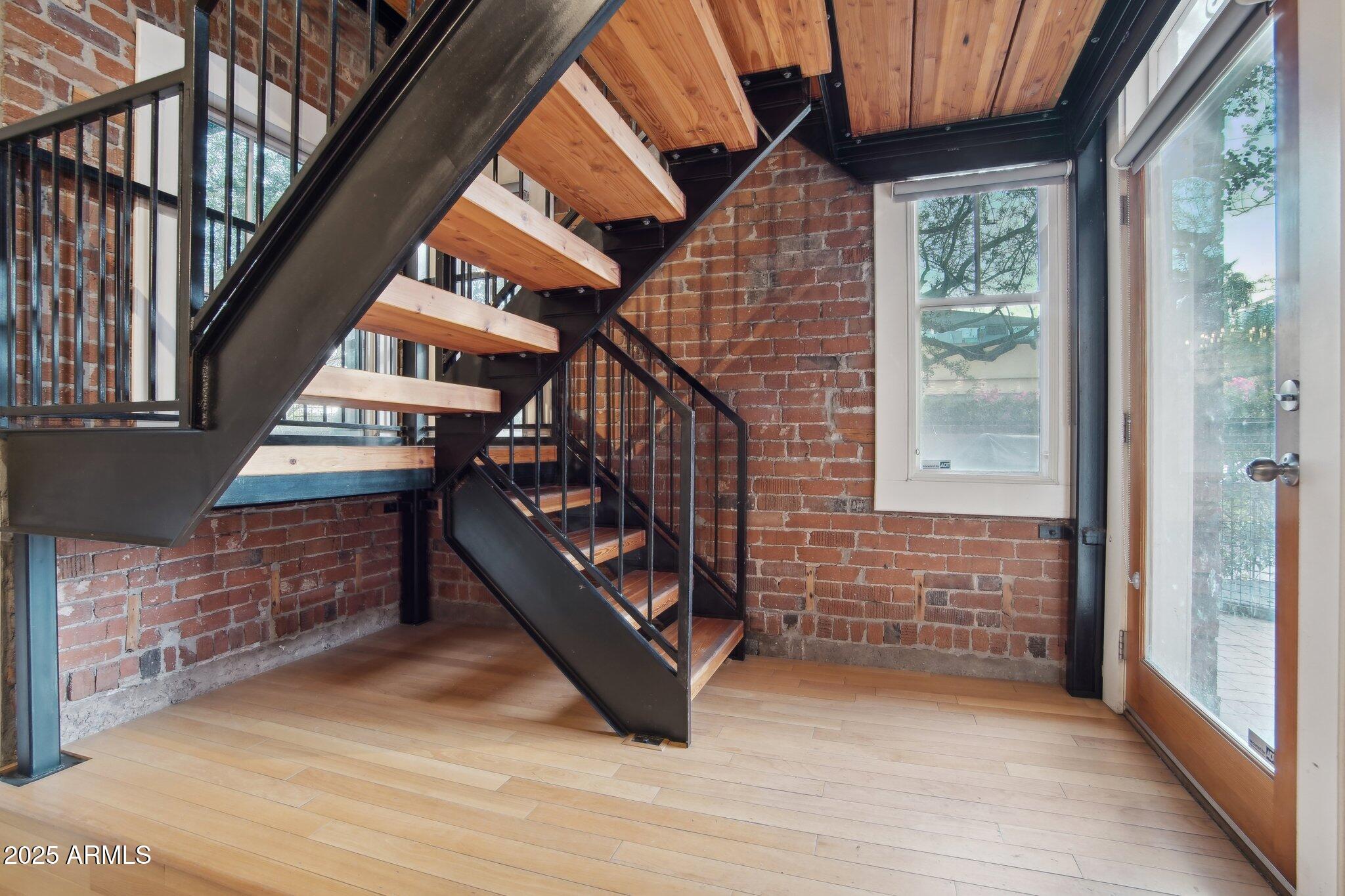 304 W ROOSEVELT Street 102