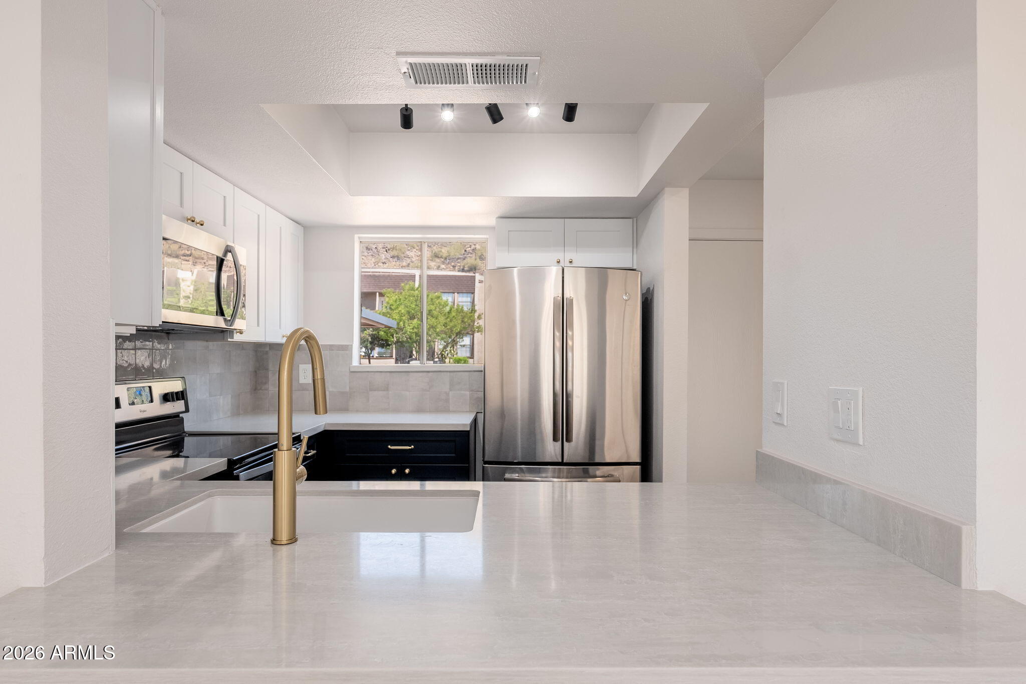 1601 W SUNNYSIDE Drive 121
