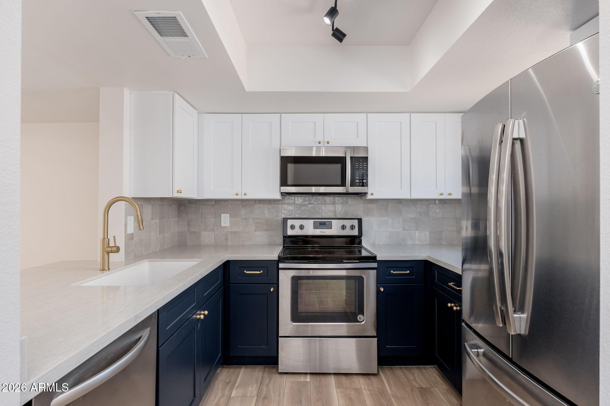 1601 W SUNNYSIDE Drive 121