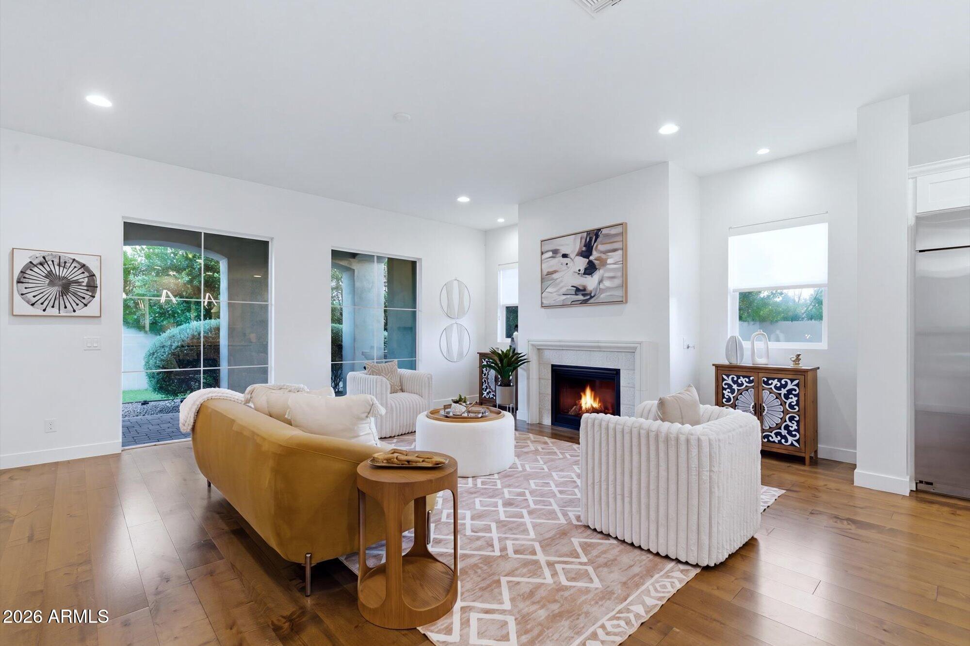 640 W ECHO Lane