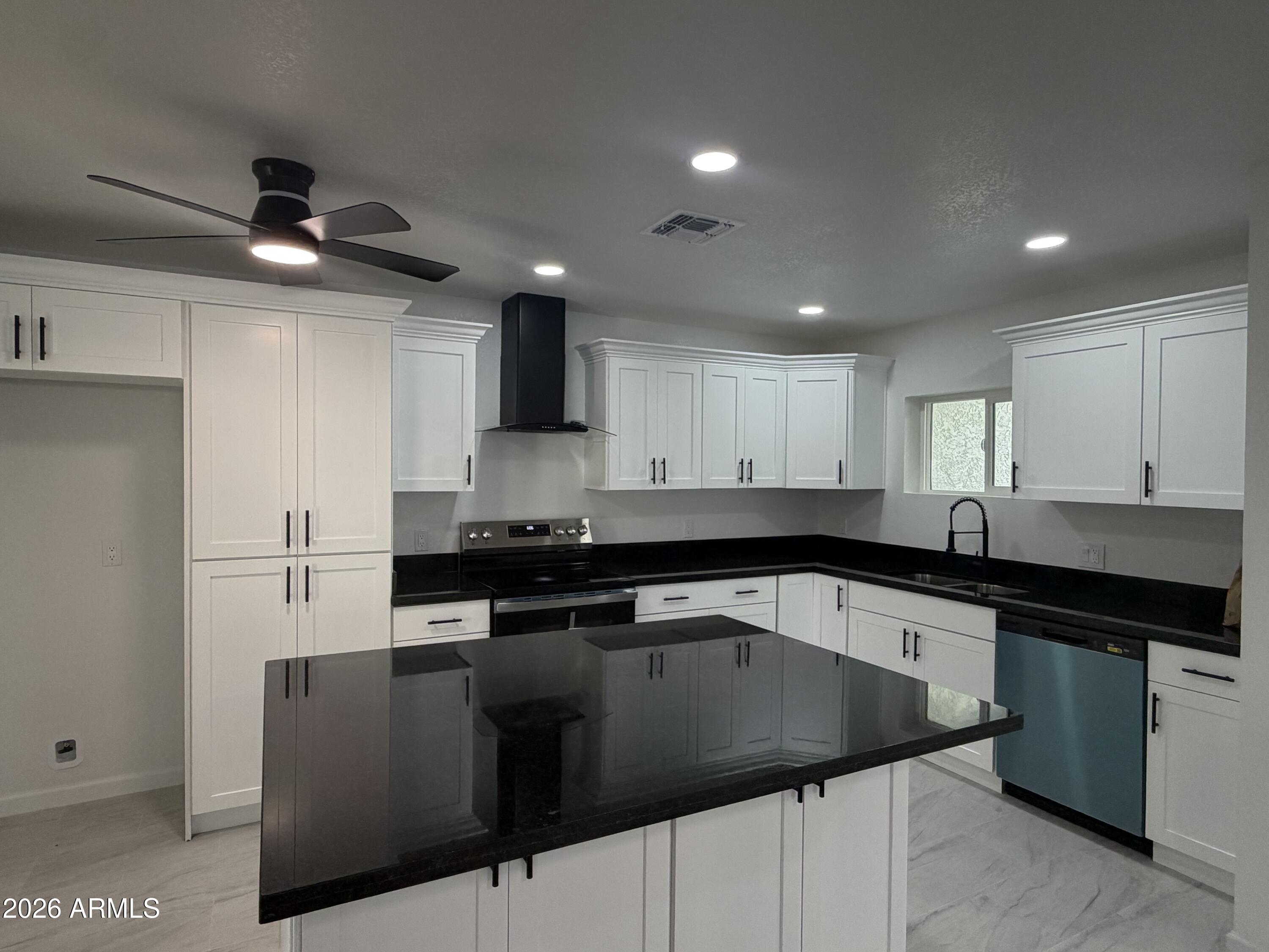 5821 W ELM Street