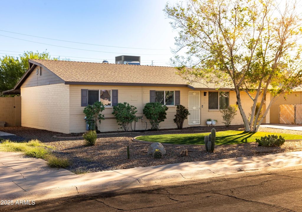 Photo of 1329 W 10th Place, Tempe, AZ 85281 (MLS # 6932229)