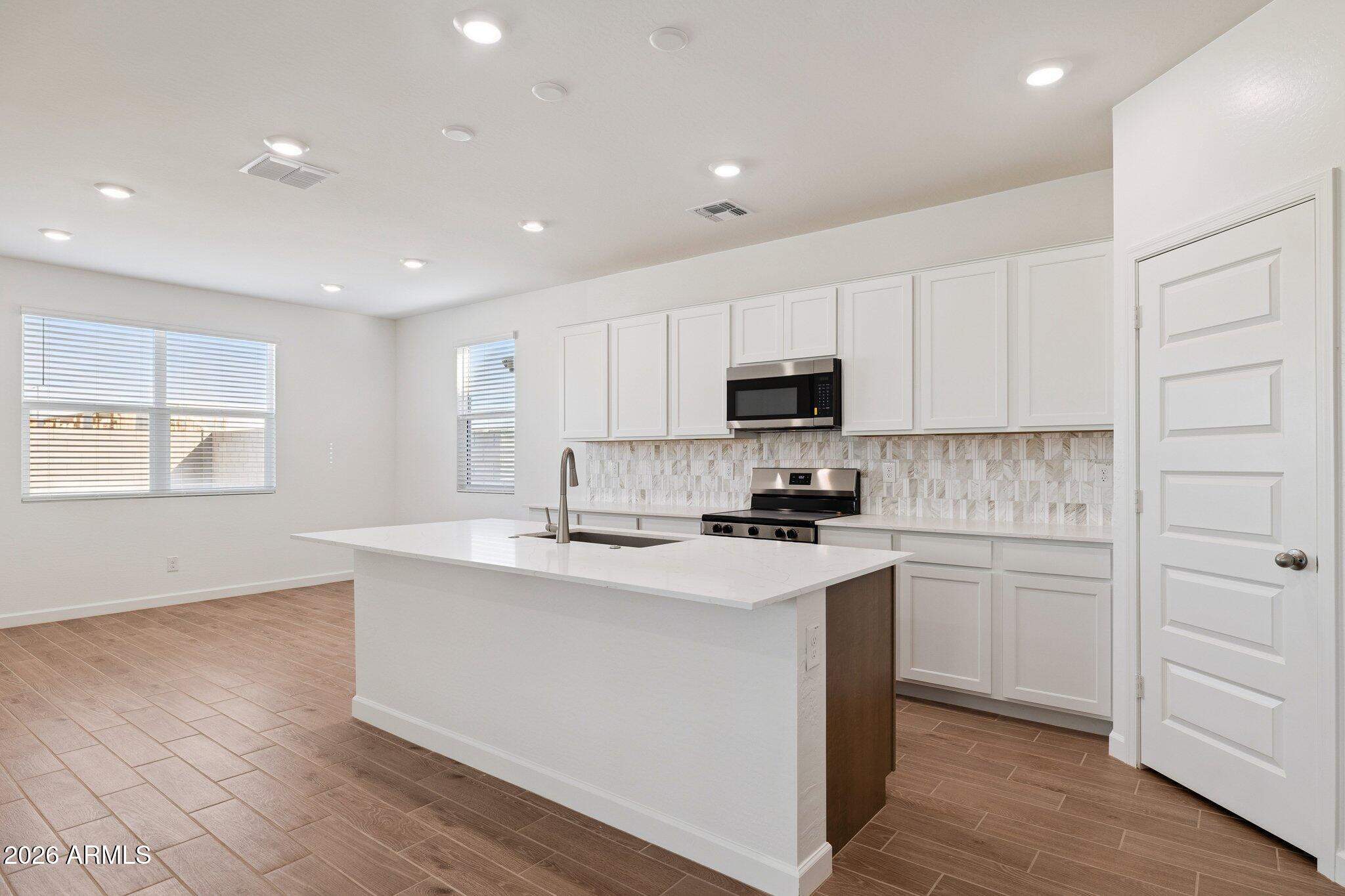 24242 W SOUTHGATE Avenue