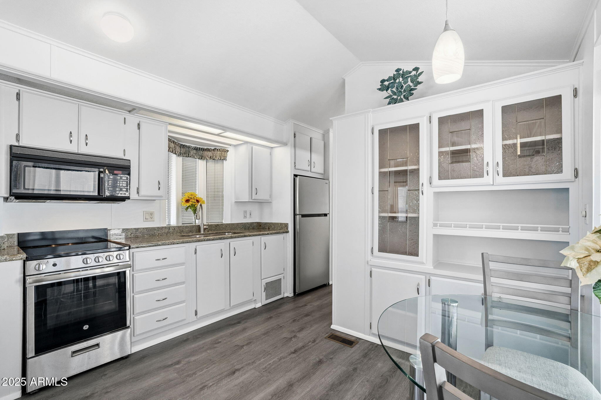 111 S GREENFIELD Road 724