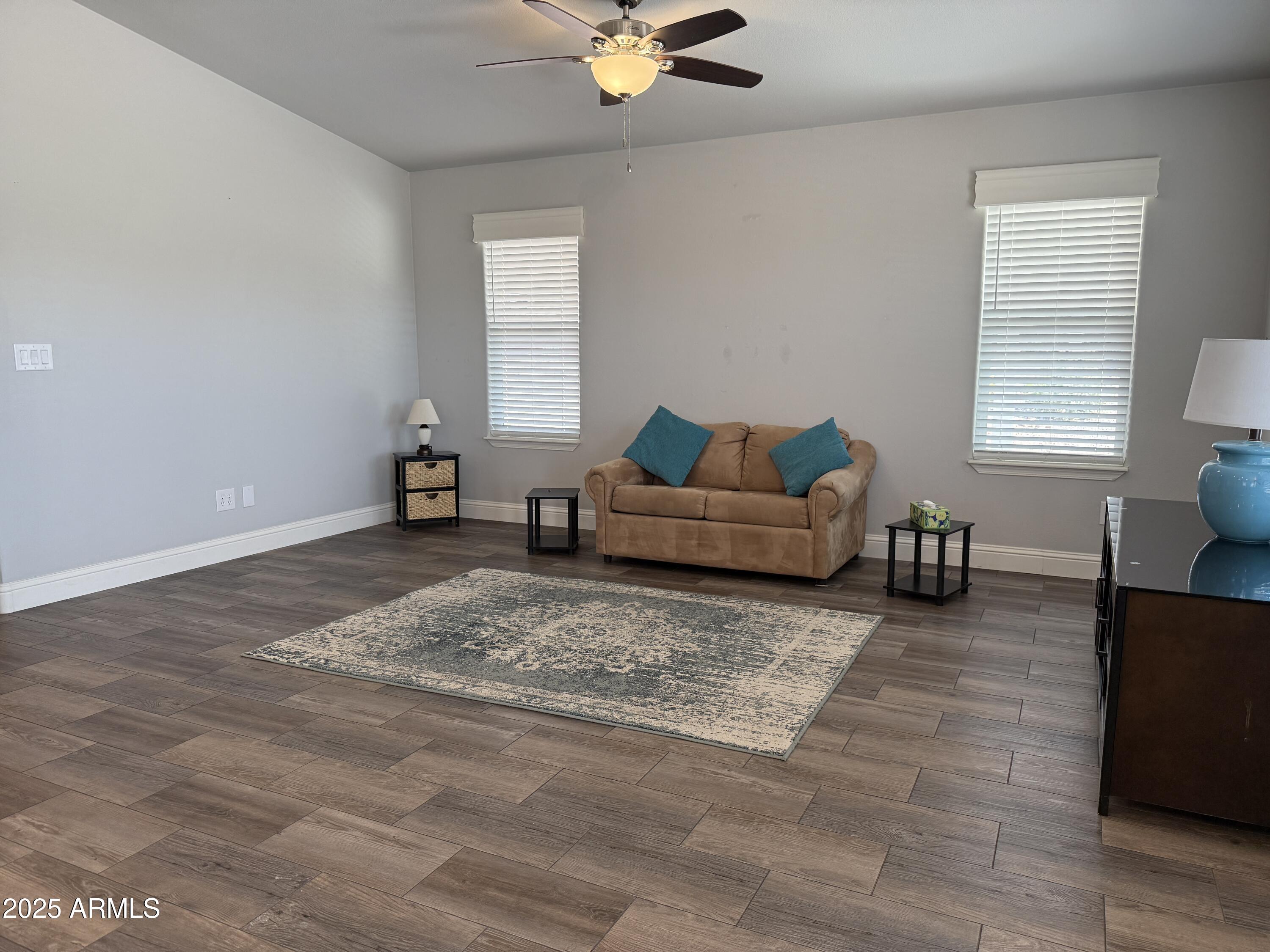 2501 W Wickenburg Way -- 335