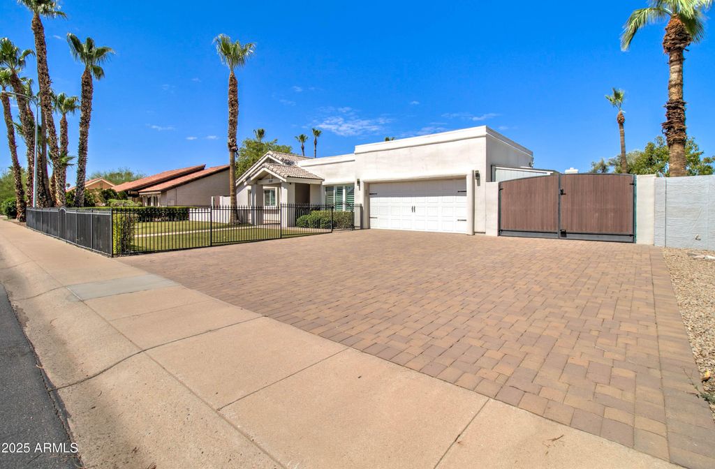 Photo of 3522 S Kachina Drive, Tempe, AZ 85282 (MLS # 6888640)