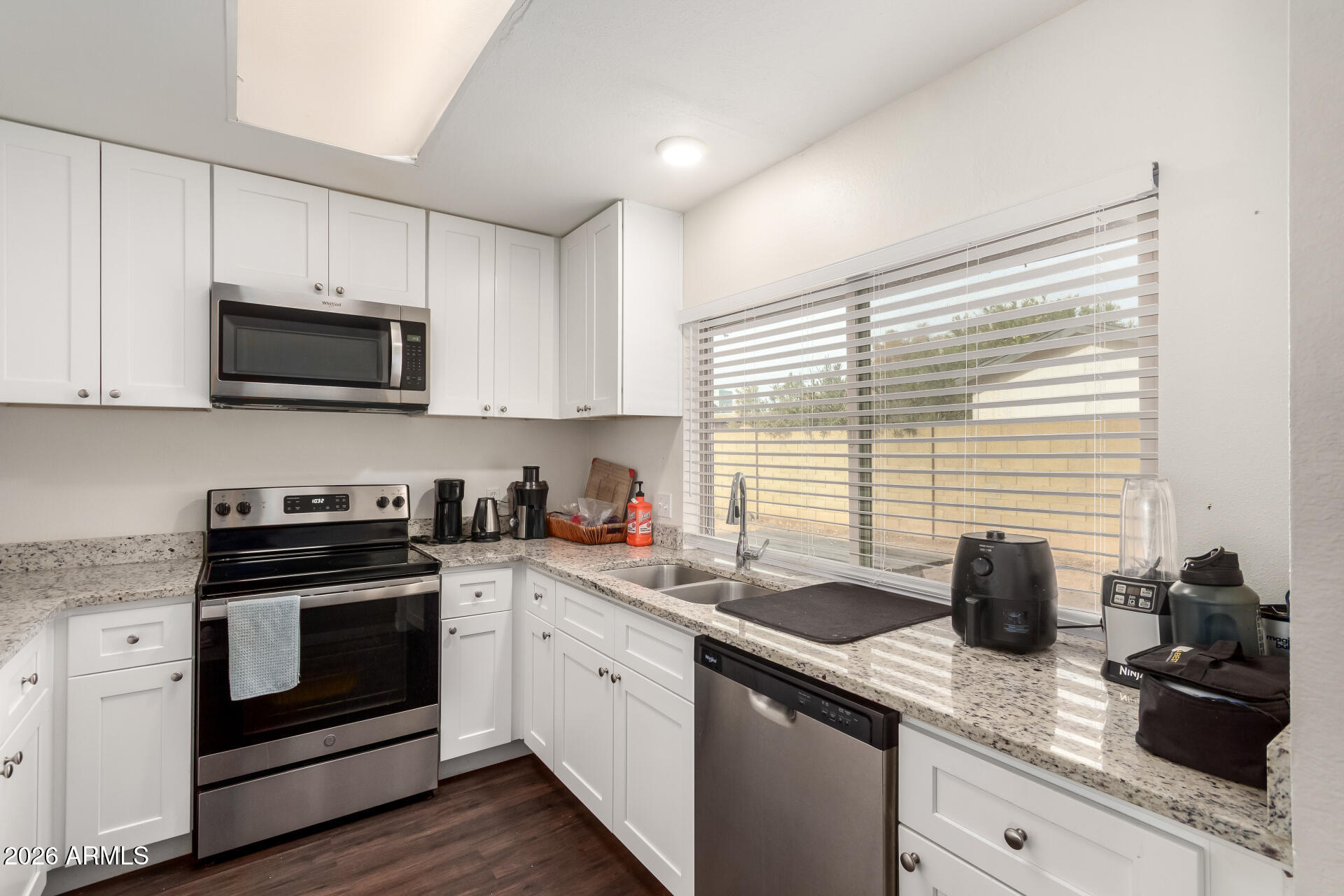 4942 W TOWNLEY Avenue