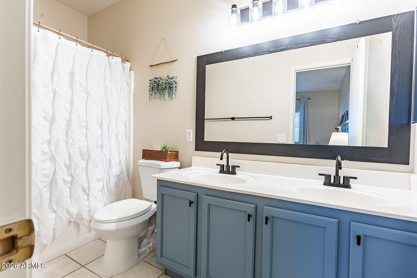 1006 E Renegade Trail