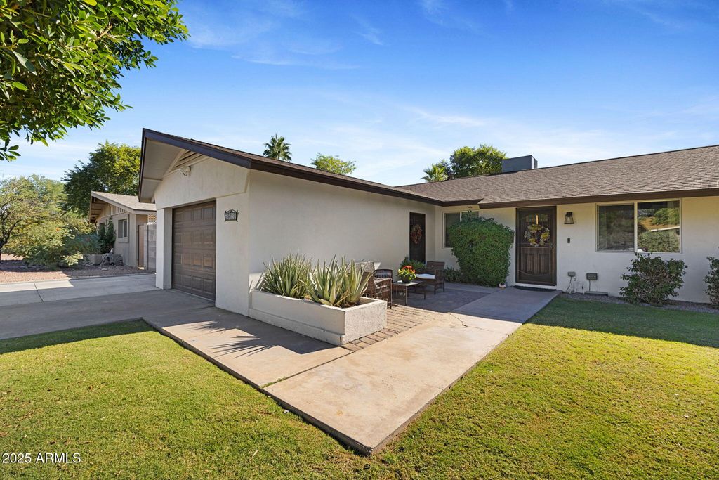 Photo of 8655 E Palo Verde Drive, Scottsdale, AZ 85250 (MLS # 6946692)