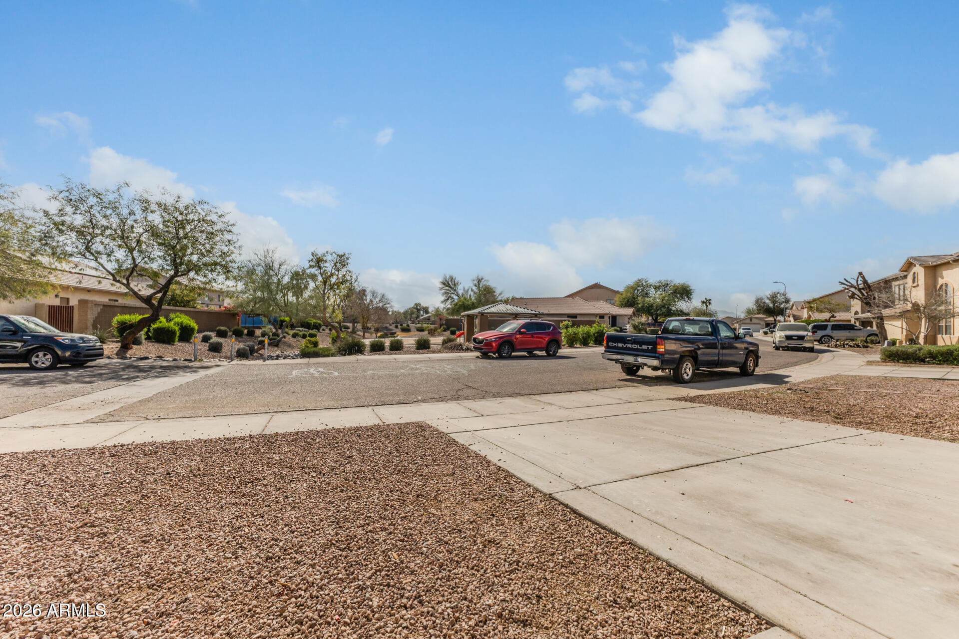 8320 W APACHE Street