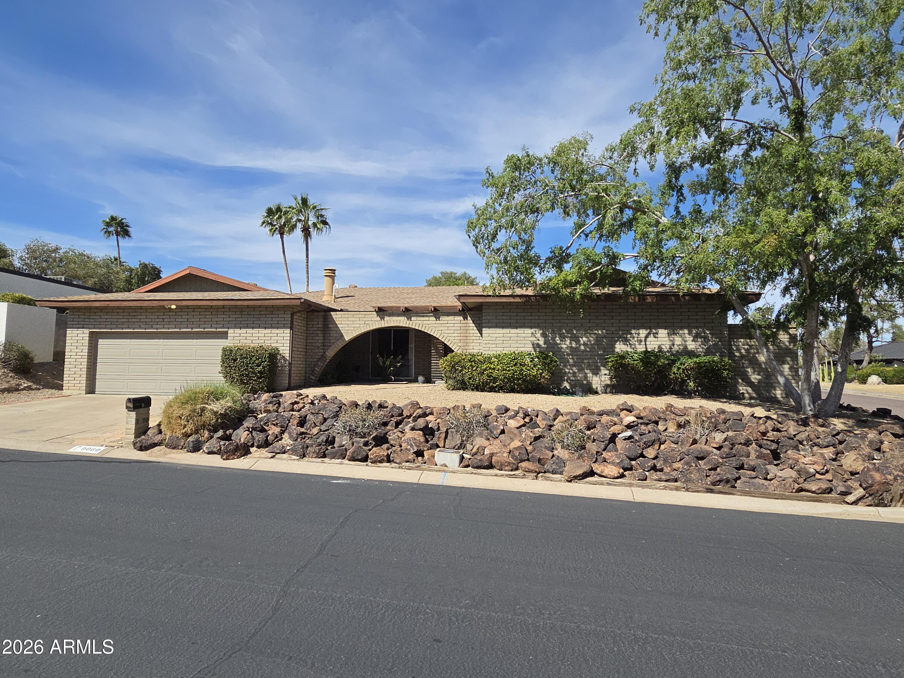 9060 N ARROYA VISTA Drive