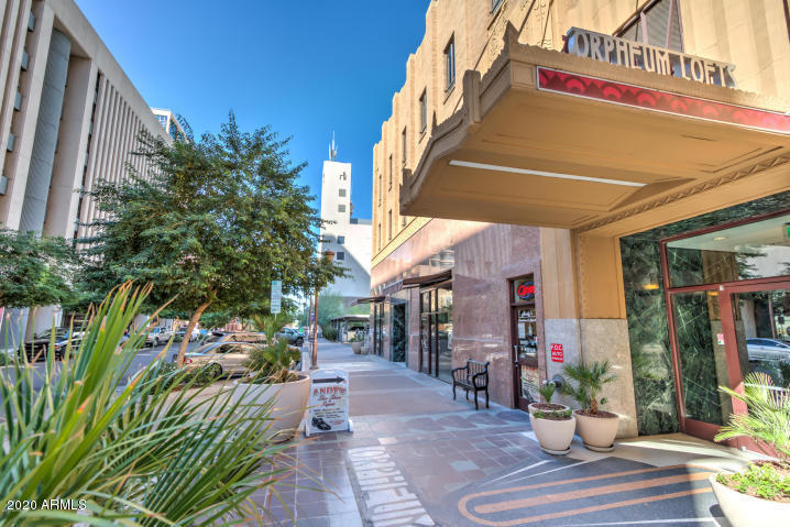 114 W ADAMS Street 1008