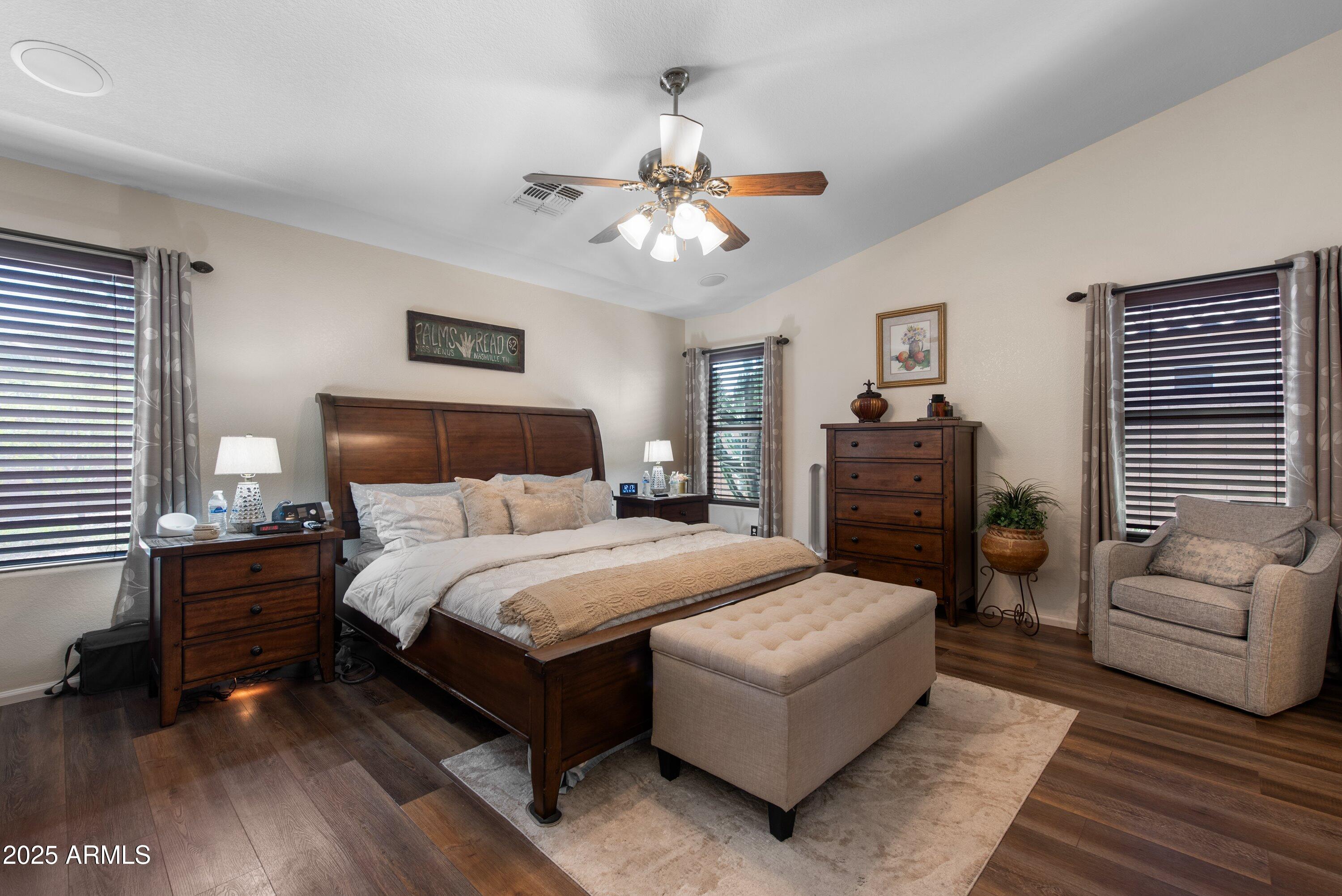 709 E SADDLE WAY Way