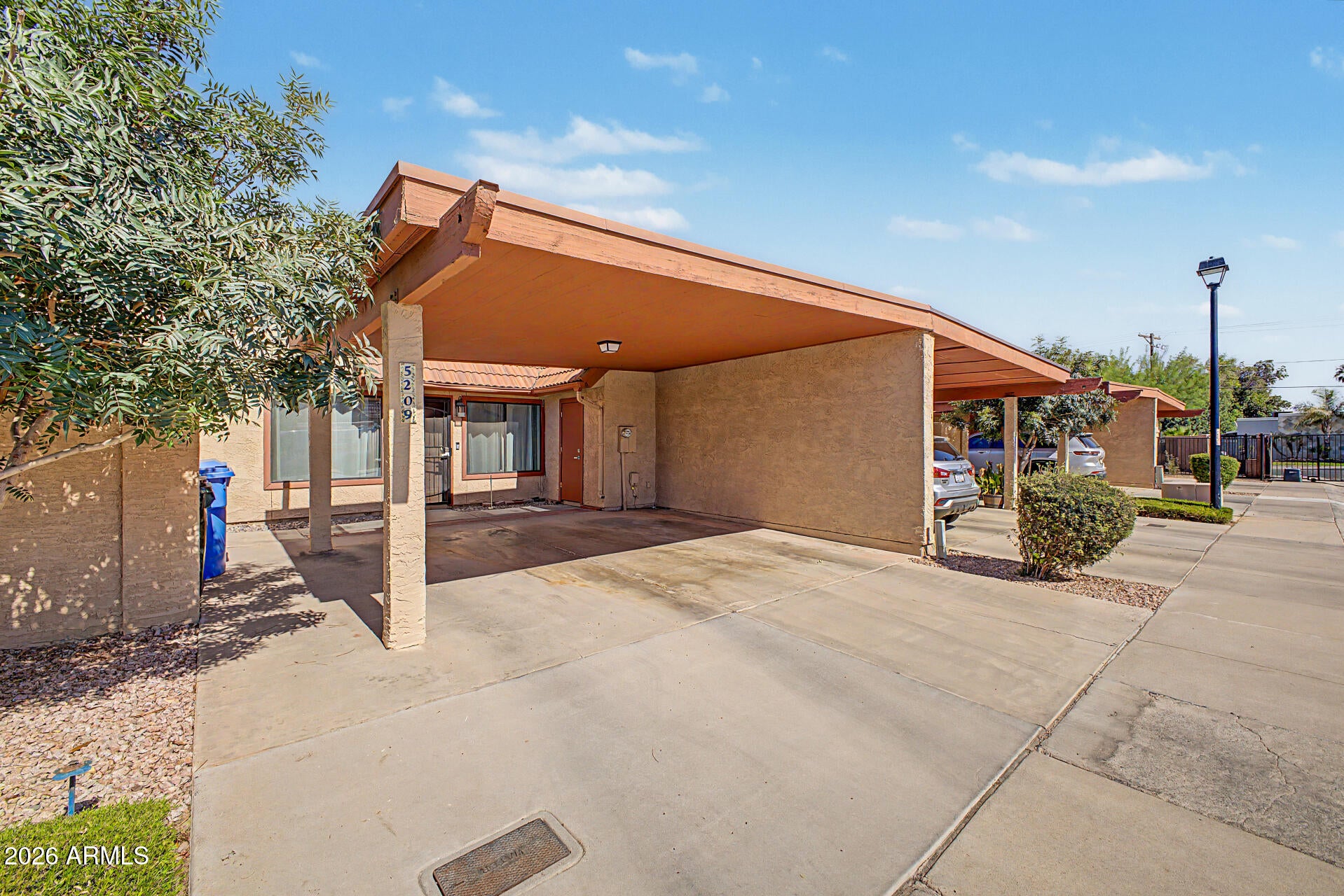 5209 N 18TH Drive