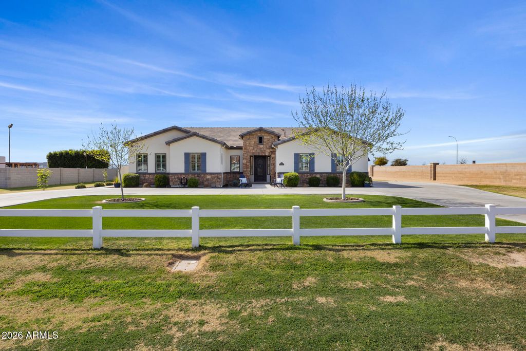 Photo of 3020 S Diamond Drive, Chandler, AZ 85286 (MLS # 6997092)