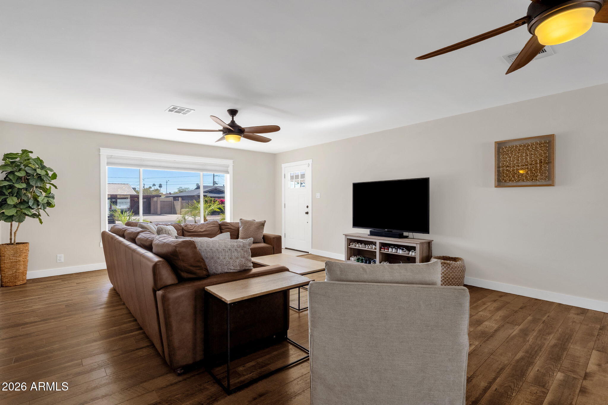 8322 E GLENROSA Avenue