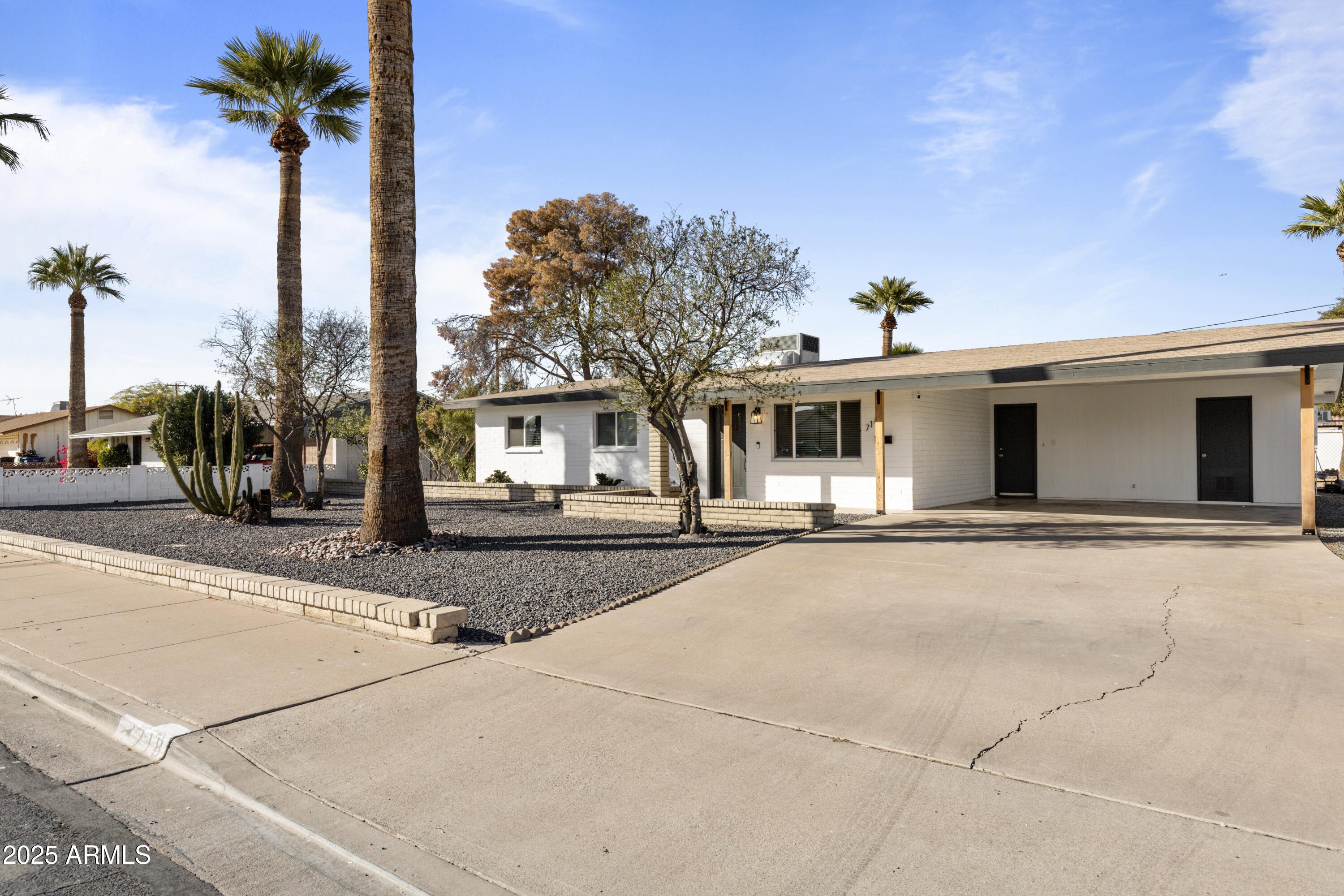 718 W VINE Avenue
