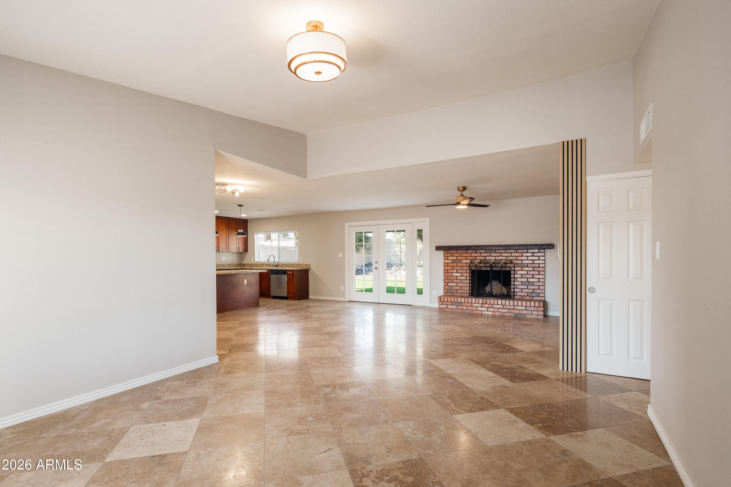 4916 E PERSHING Avenue