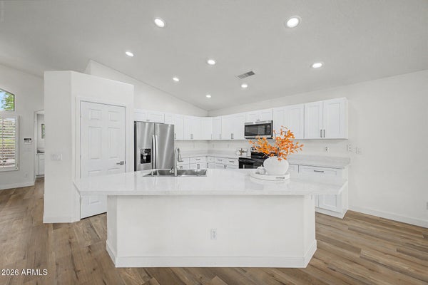 8605 W APACHE ST, TOLLESON, AZ 85353 - Image 61a2f45d28f7bc9178639244e2e4be8a/1201774202