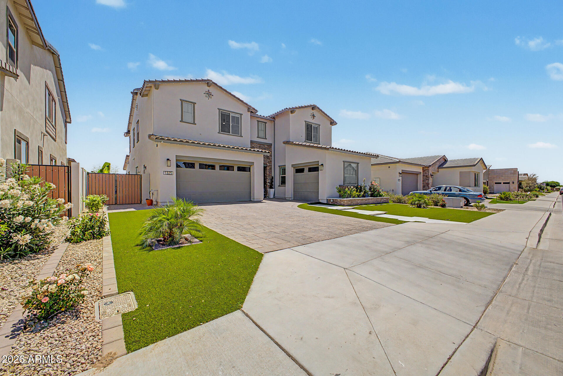 1325 E NARROWLEAF Drive