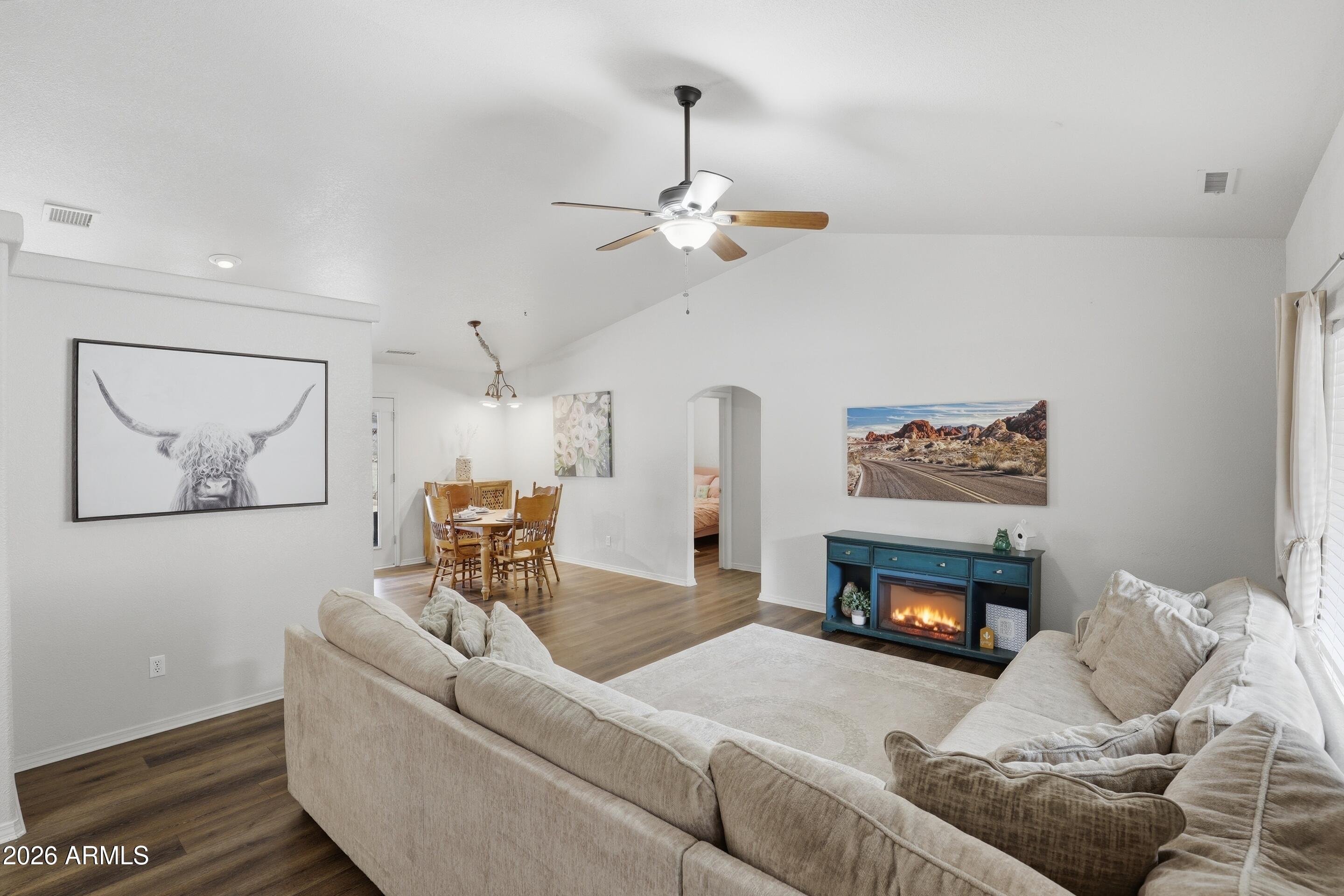 808 W Sherwood Drive