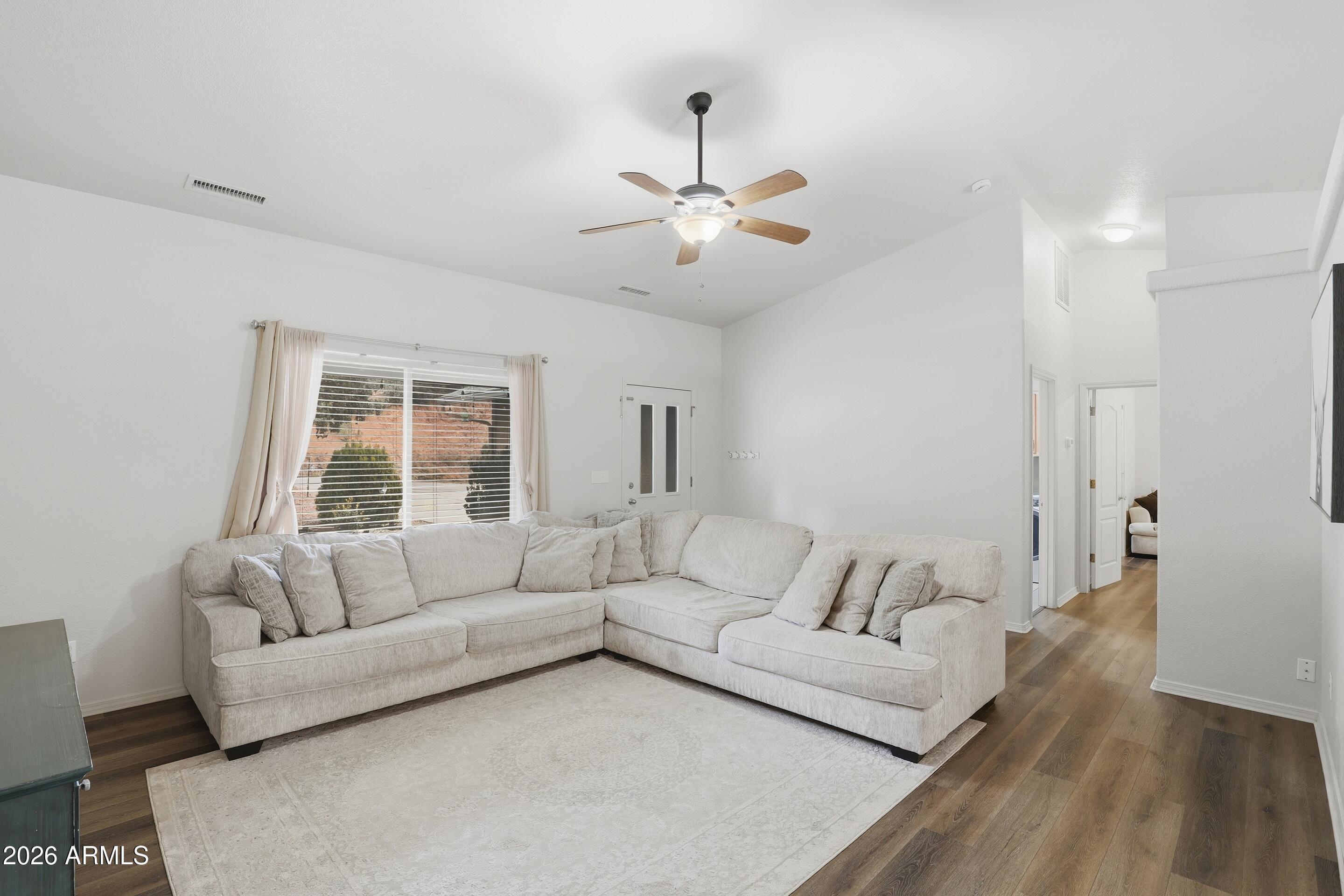 808 W Sherwood Drive