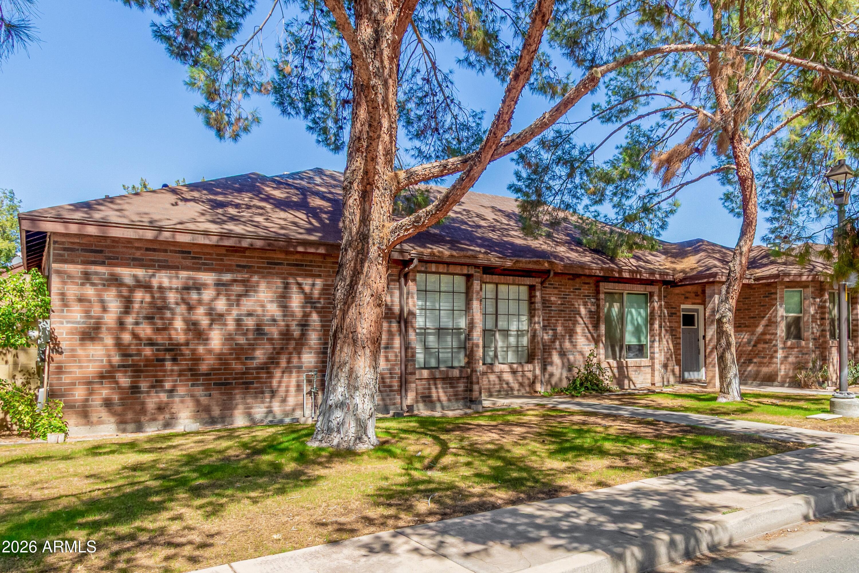 824 E Bruce Avenue