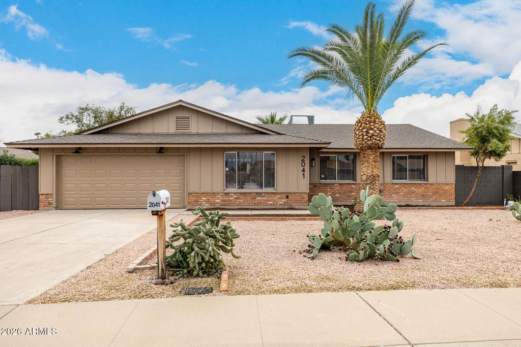 Photo of 2041 E Radcliffe Drive, Tempe, AZ 85283 (MLS # 6984697)