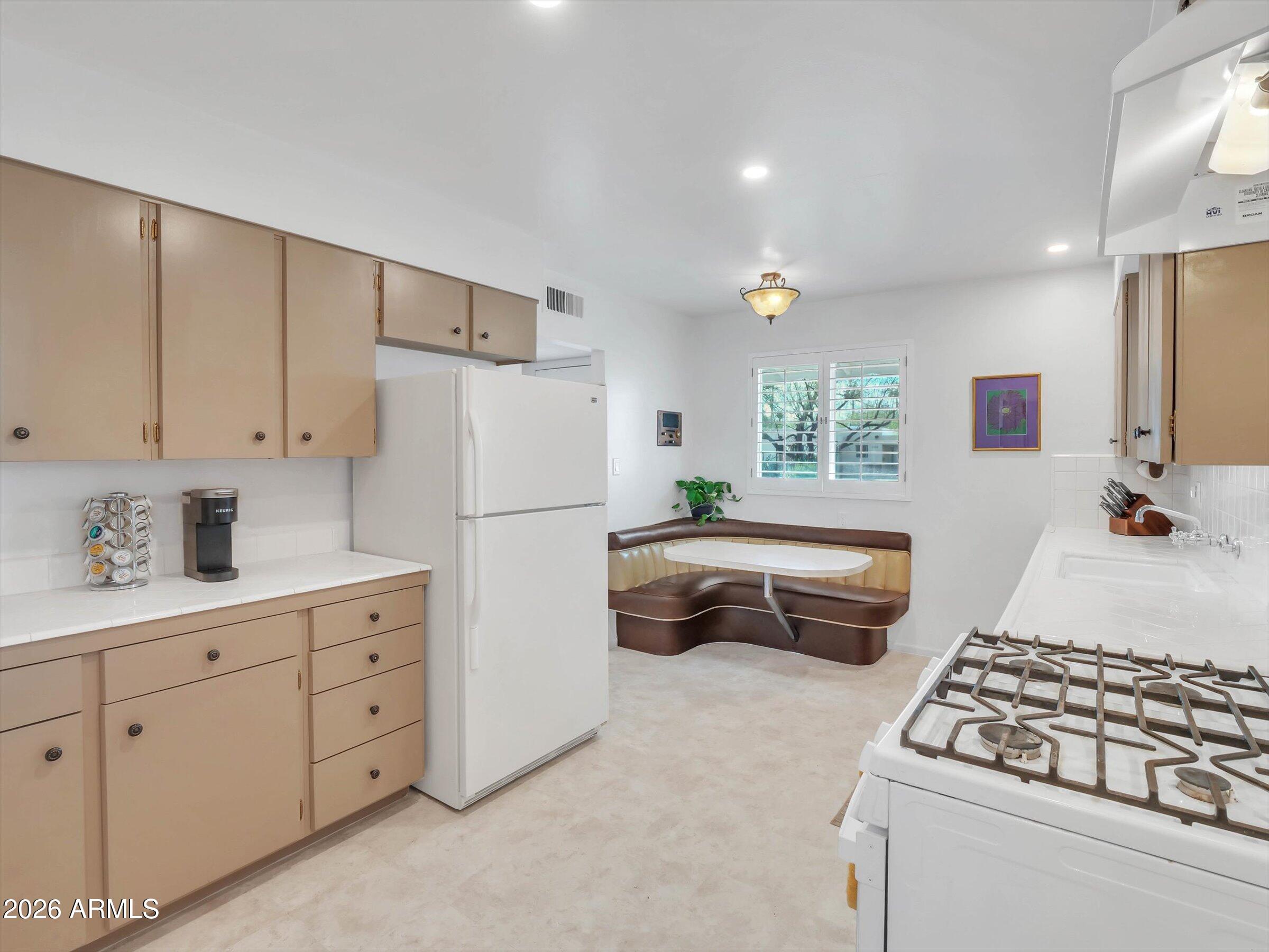 1330 E MULBERRY Street