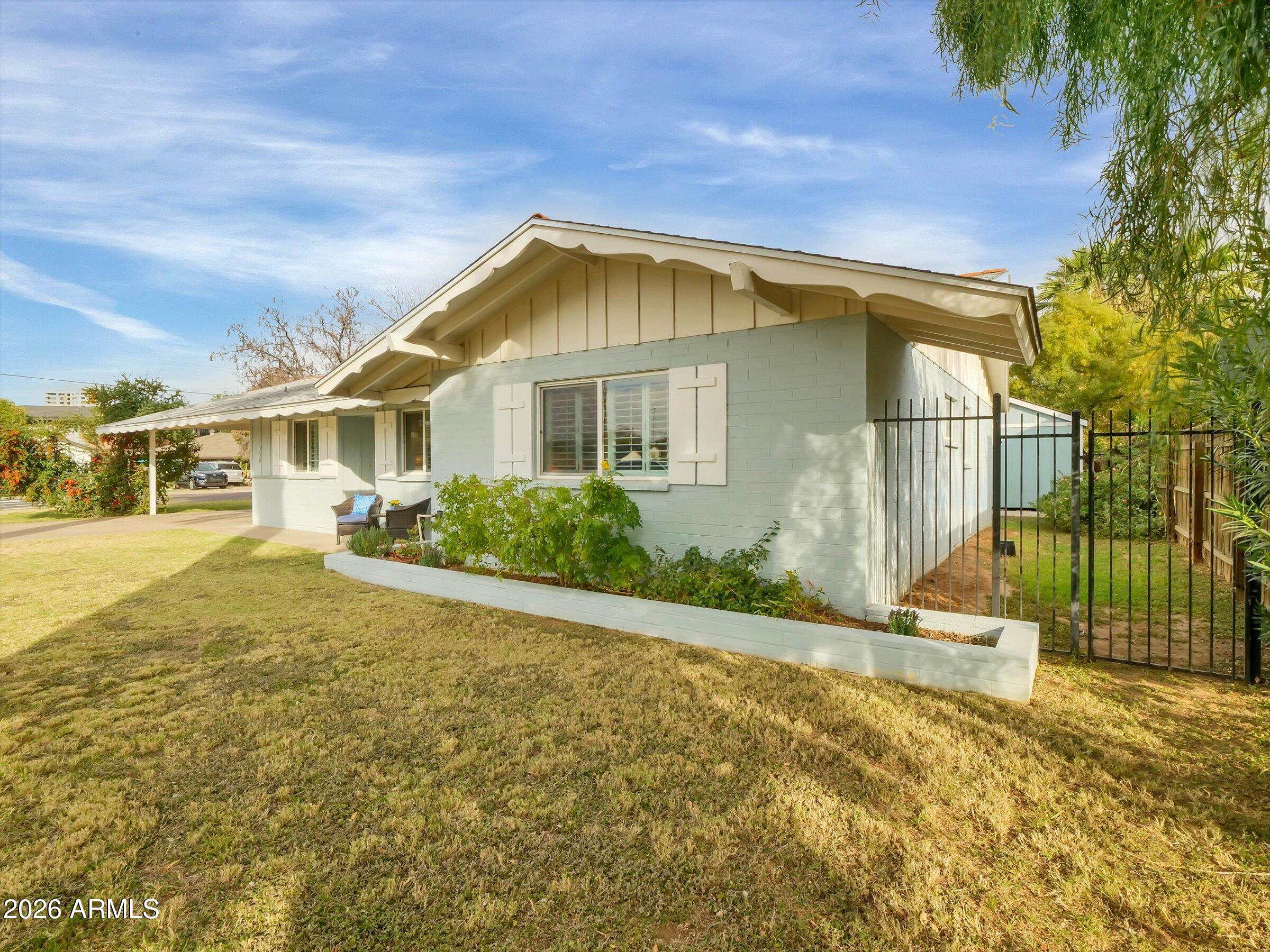 1330 E MULBERRY Street