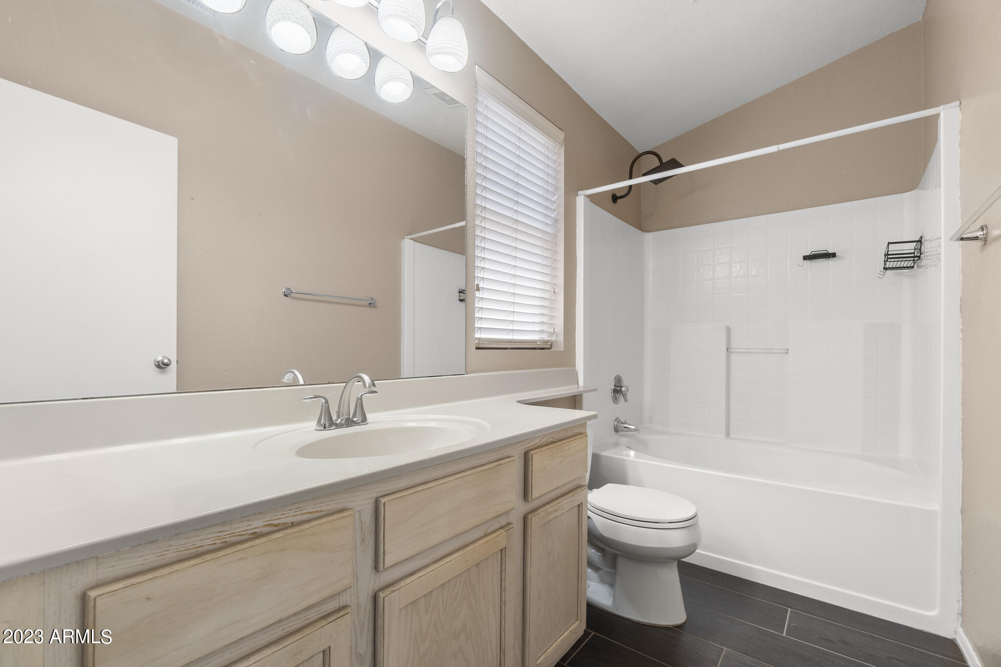 Photo 15 of 20 of 1416 E BINNER Drive house