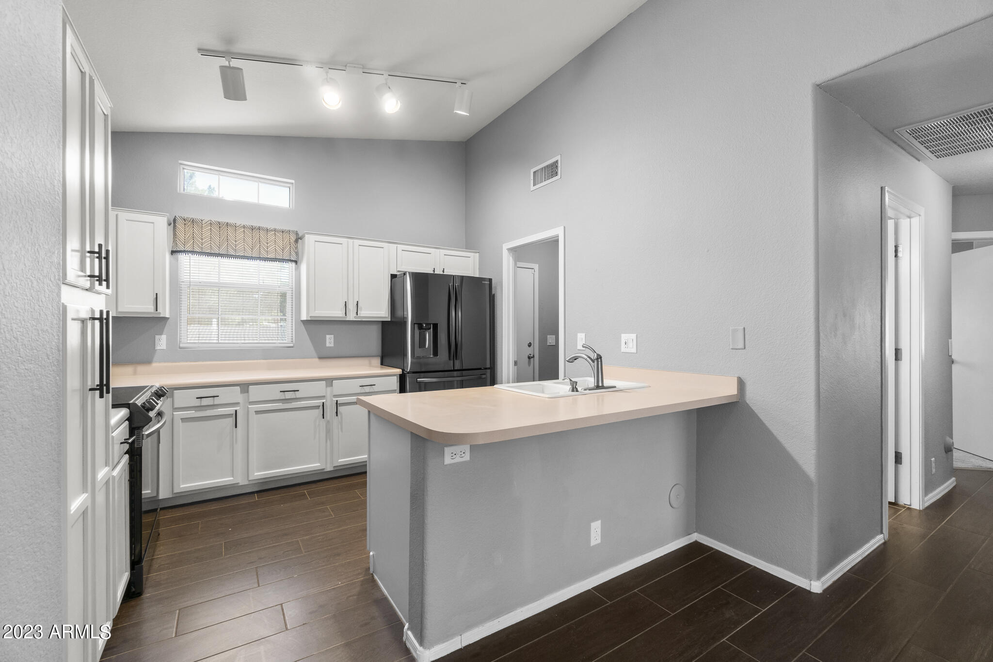 Photo 4 of 20 of 1416 E BINNER Drive house