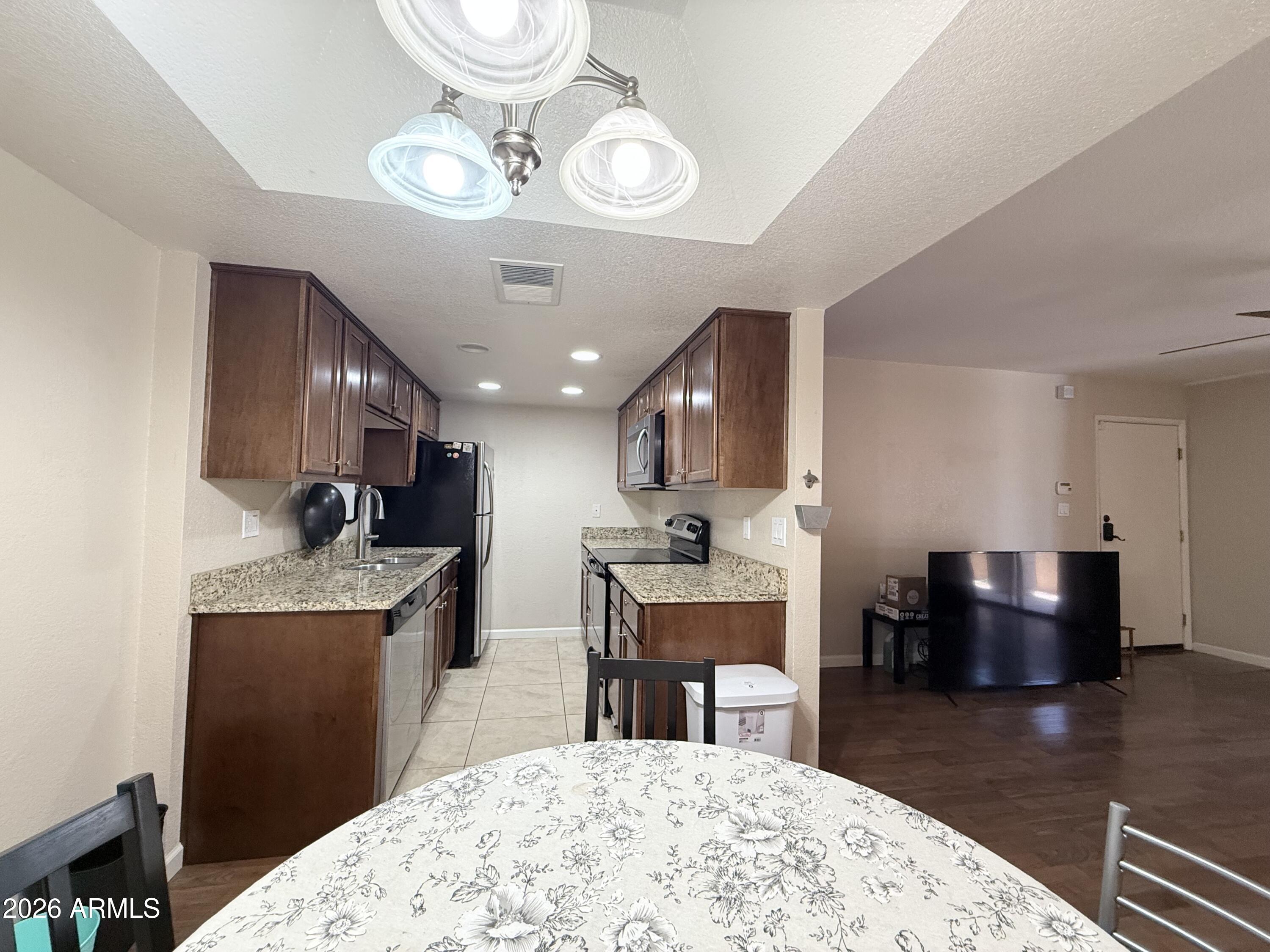 1125 E Broadway Road 113