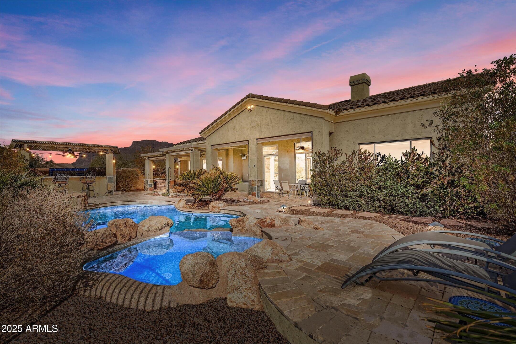 7300 E CLIFF ROSE Trail