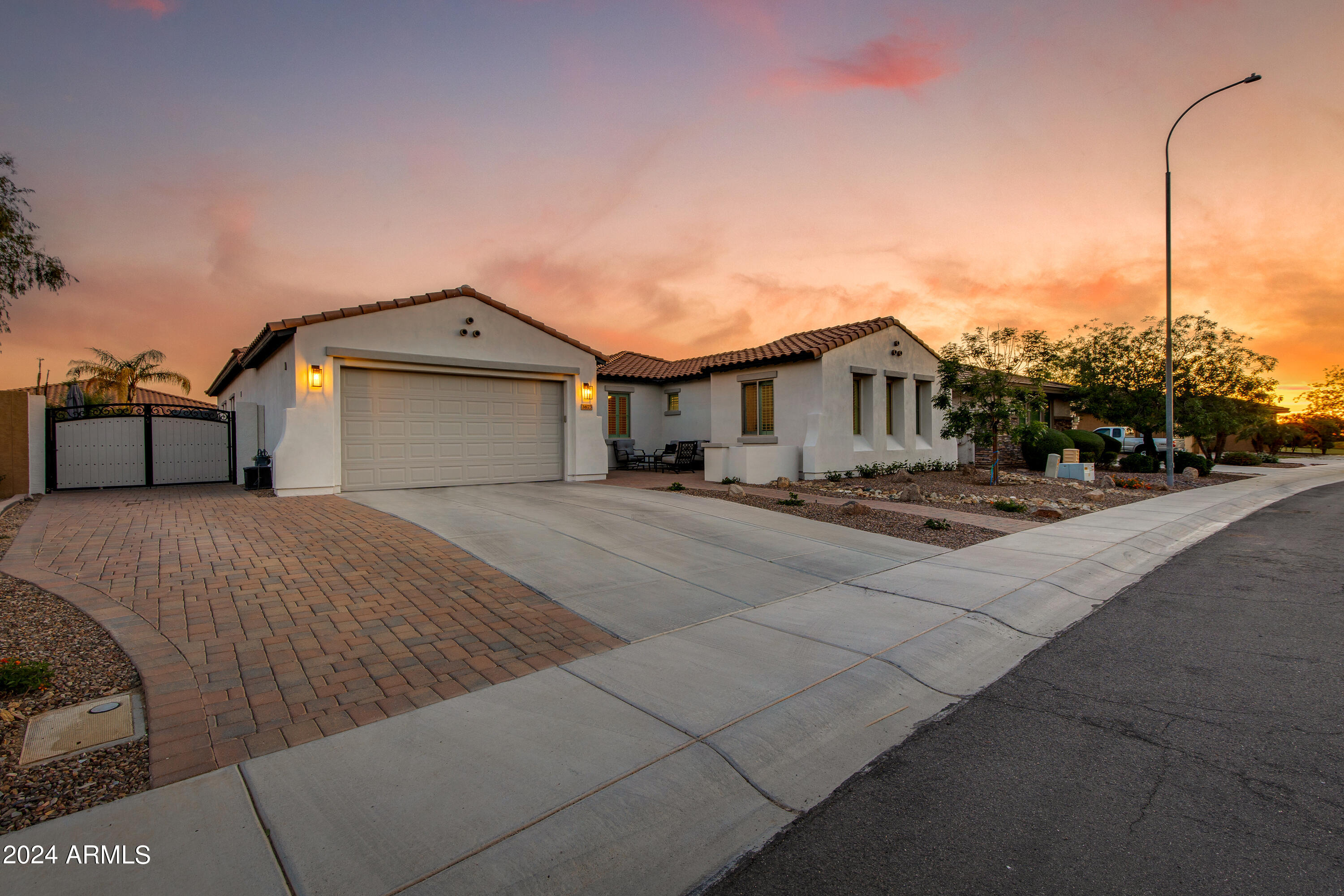 3673 E HORSESHOE Drive