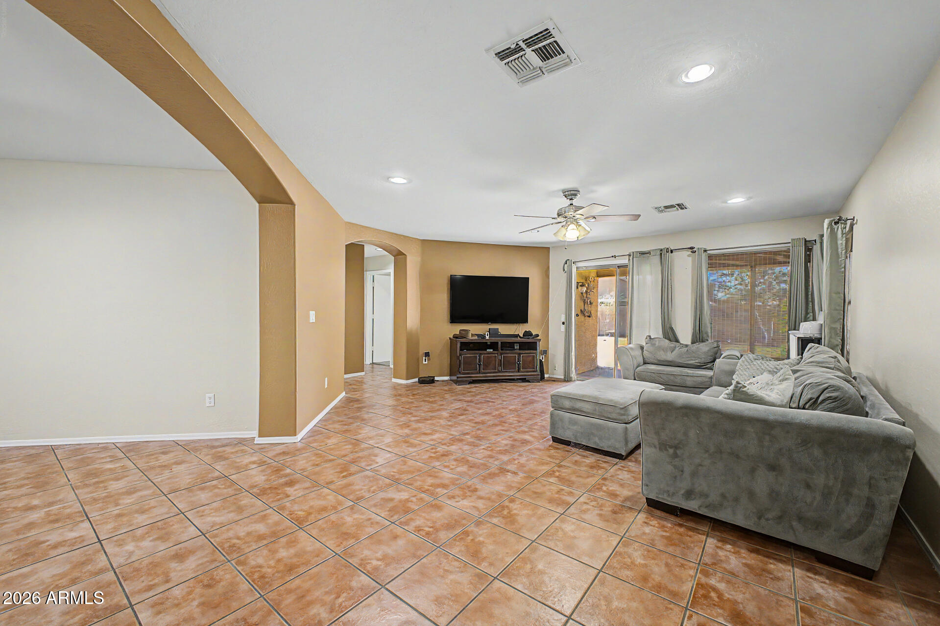 5260 W BELMONT Avenue