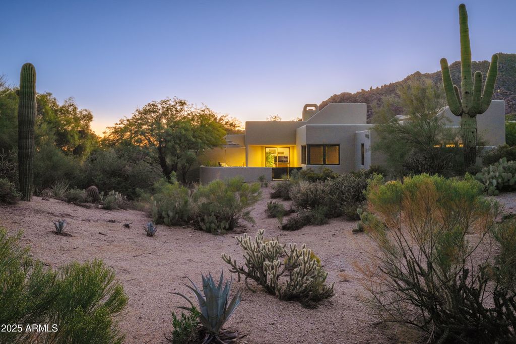 Photo of 2014 Smoketree Drive, Carefree, AZ 85377 (MLS # 6943306)