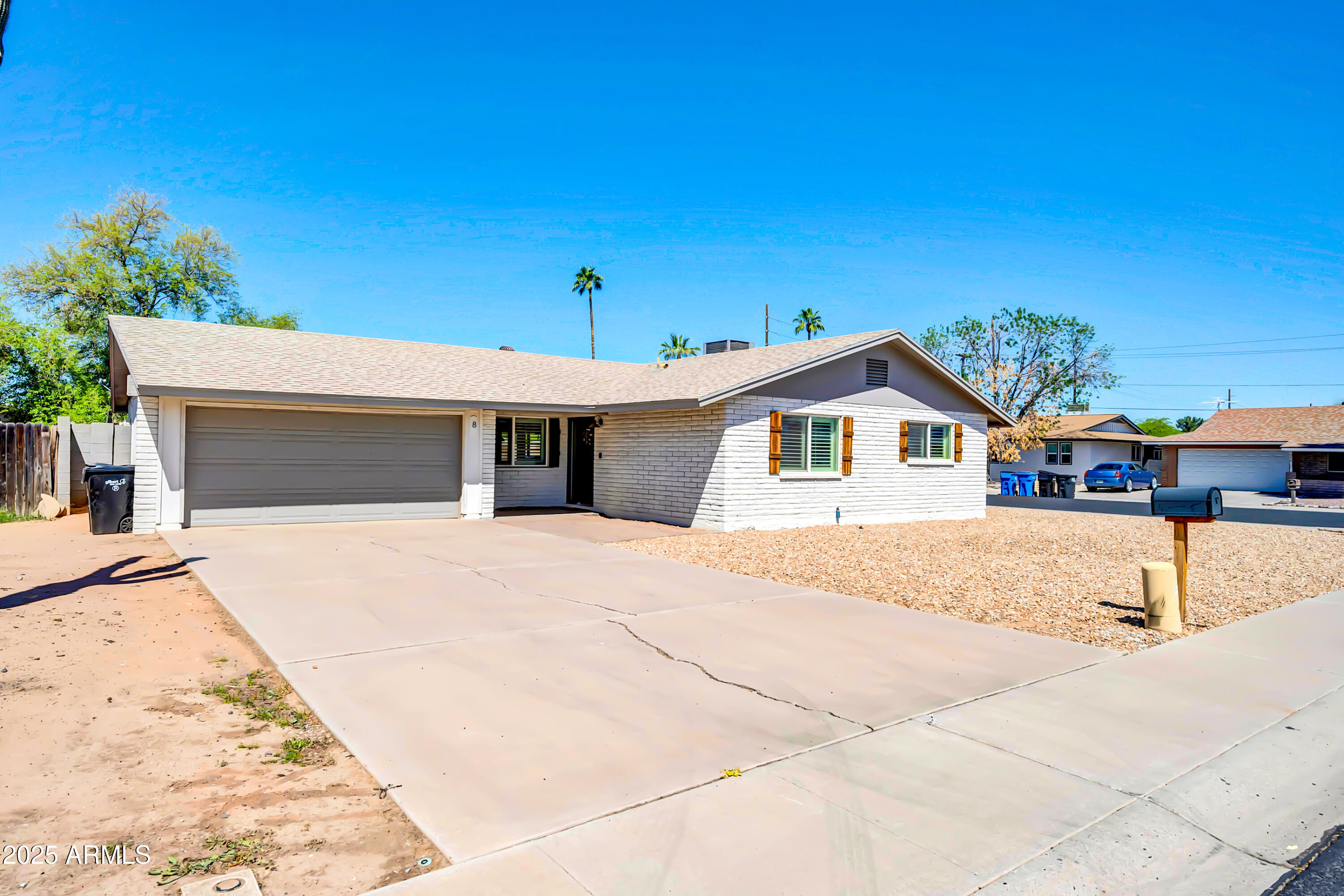 8 S CHOLLA Street