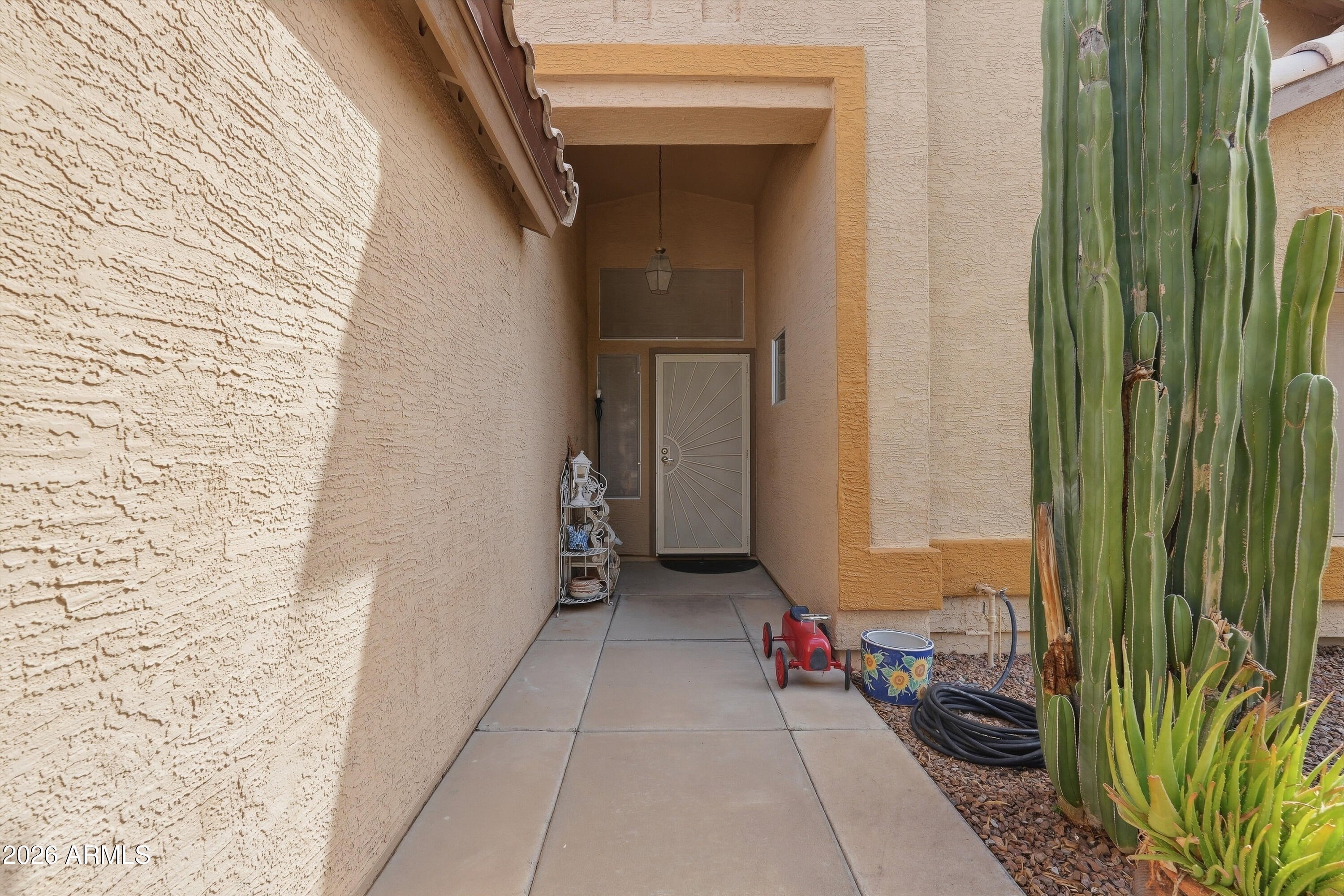 551 N Vista Del Sol --