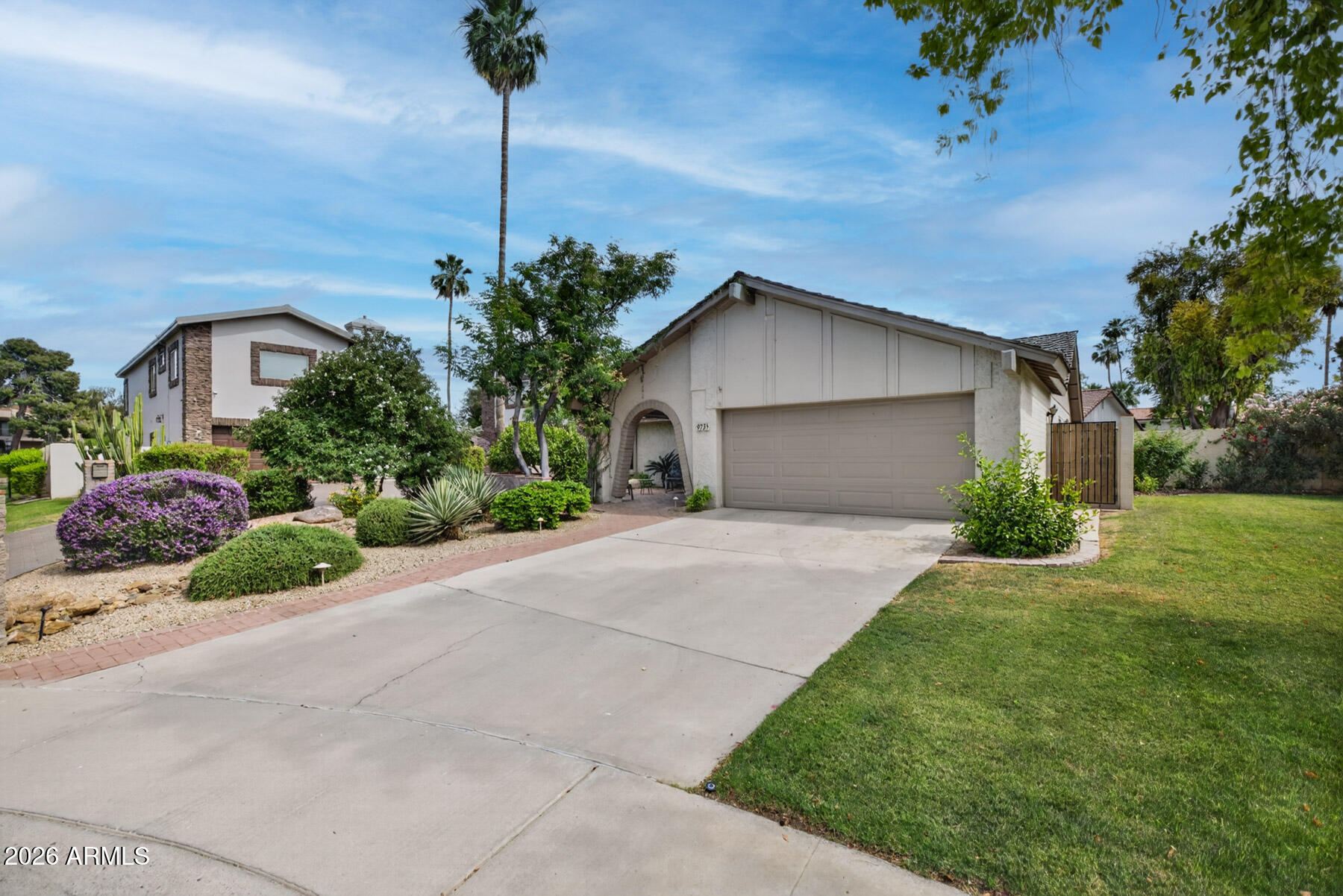 975 E LOBSTER TRAP Lane