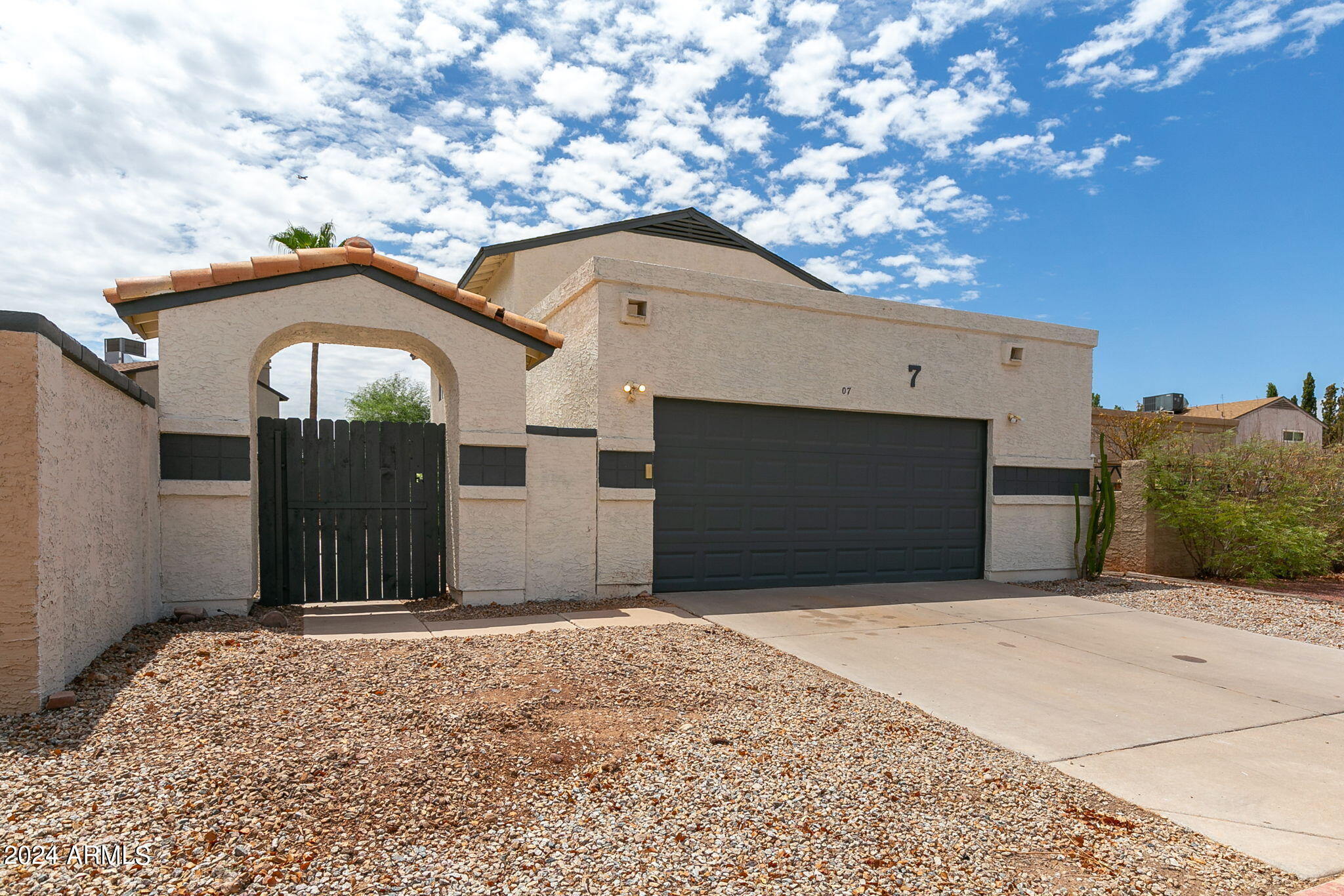 619 E Jensen Street 7