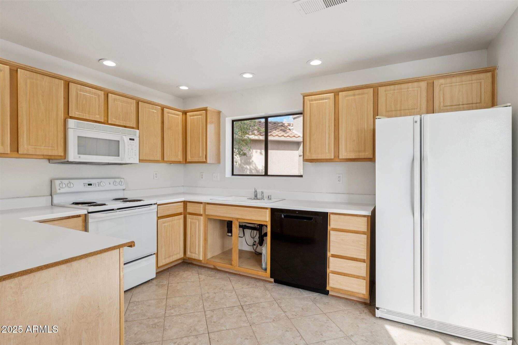 15225 N 100 th Street 2210