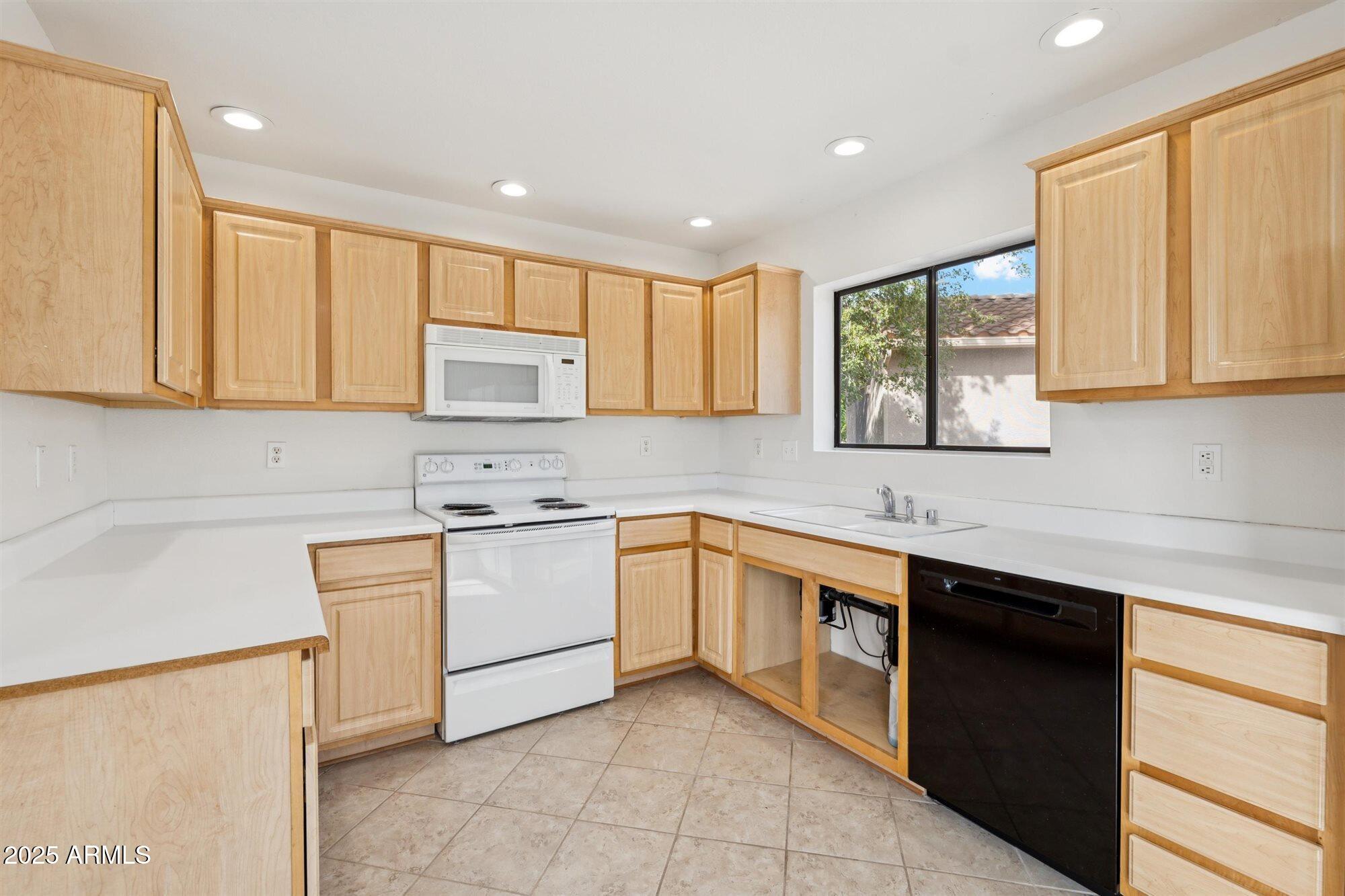 15225 N 100 th Street 2210