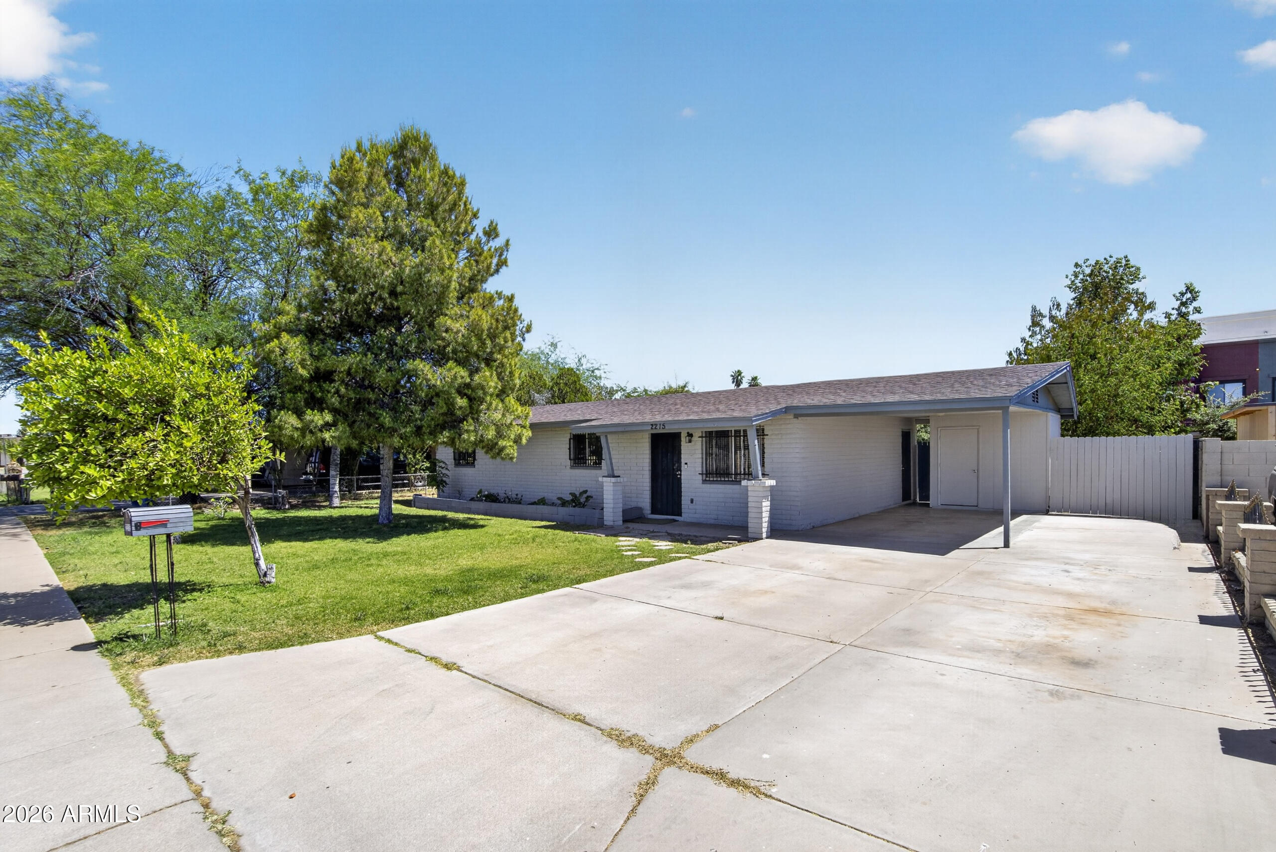 2215 W BUTLER Drive