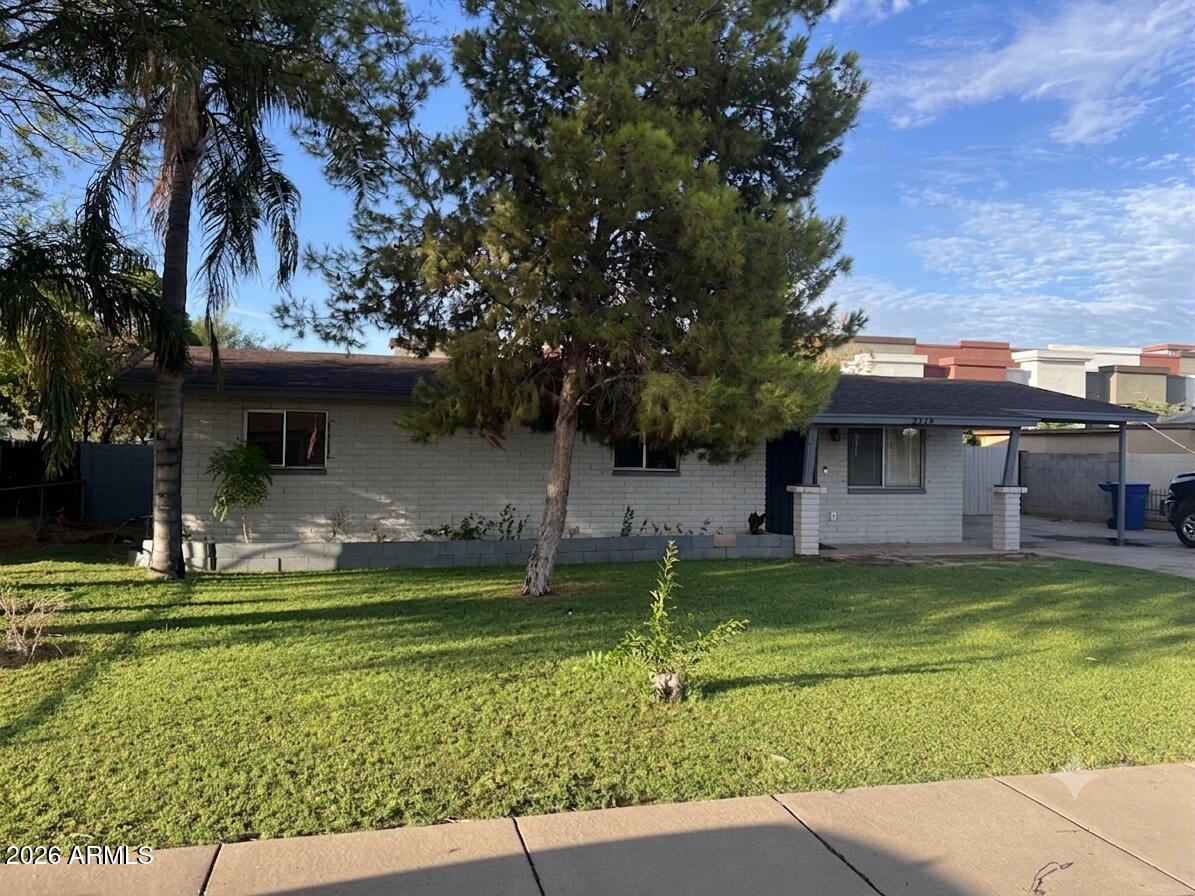 2215 W BUTLER Drive