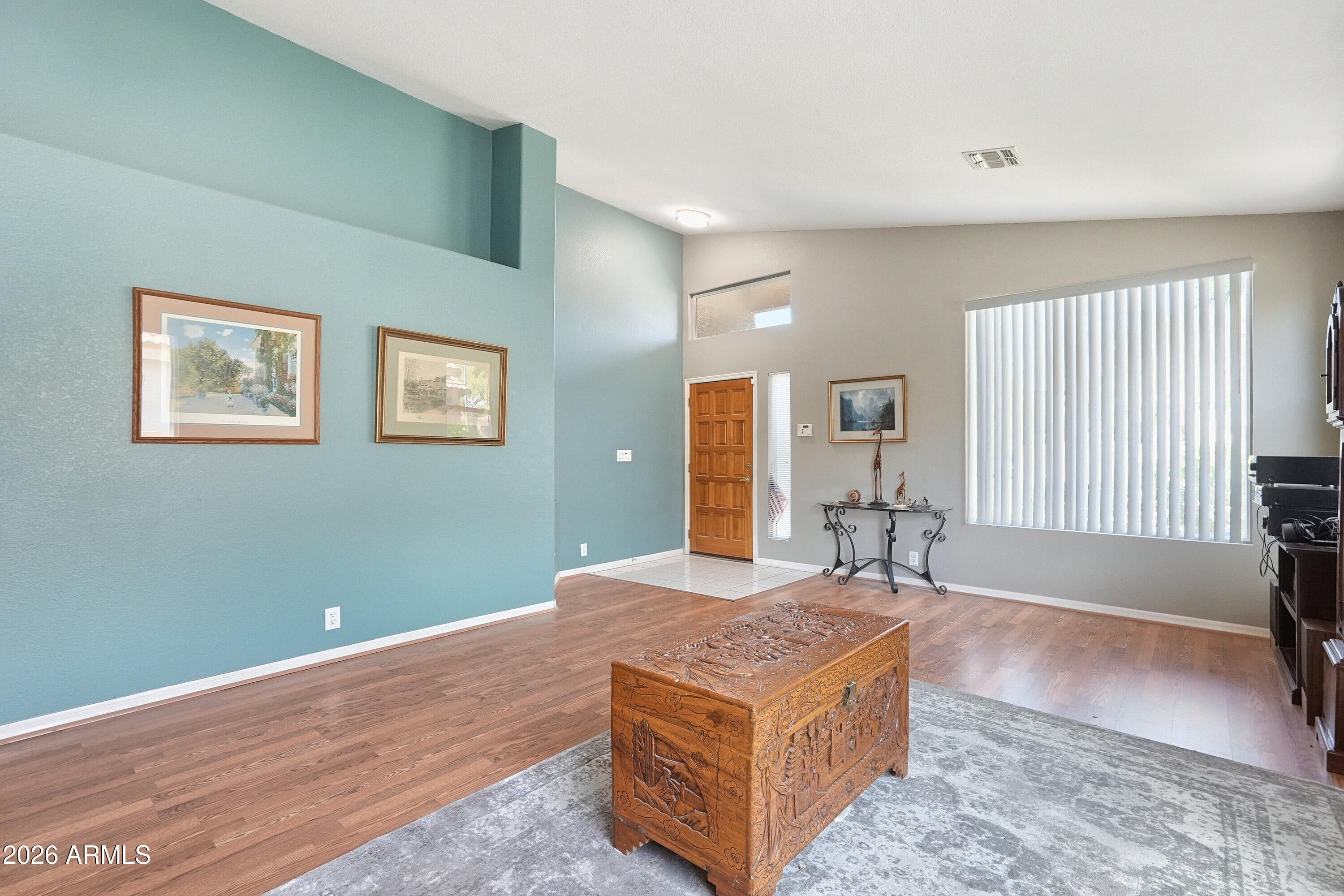 1519 E MICHELLE Drive